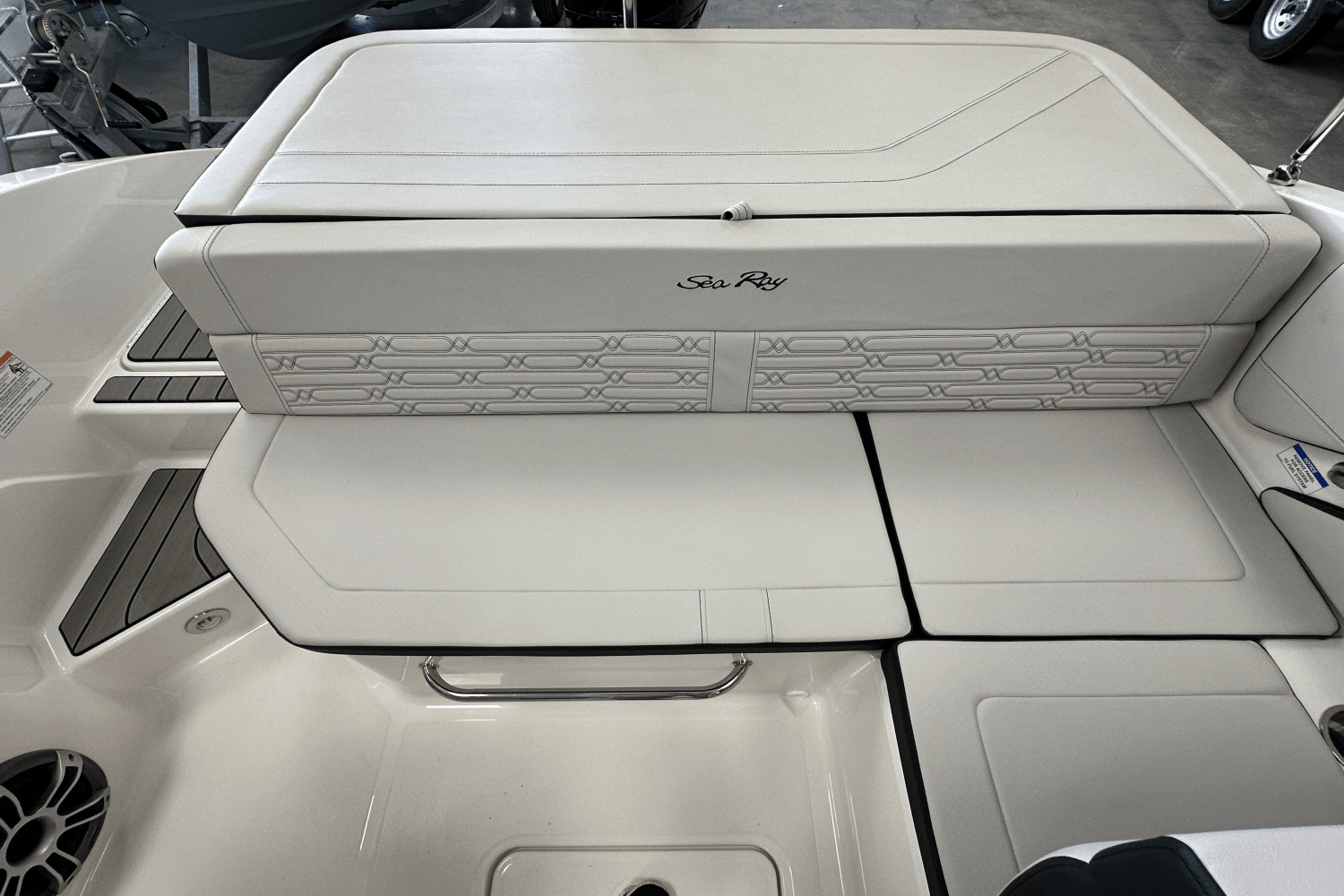 2025 Sea Ray SPX 190 Outboard Image Thumbnail #7
