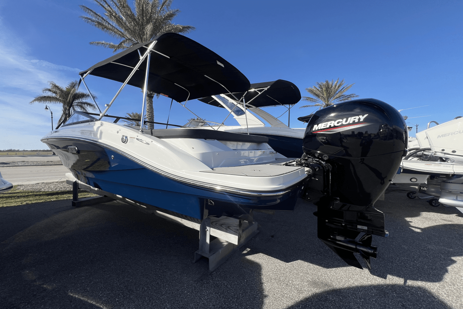 2025 Sea Ray SPX 190 Outboard Image Thumbnail #2