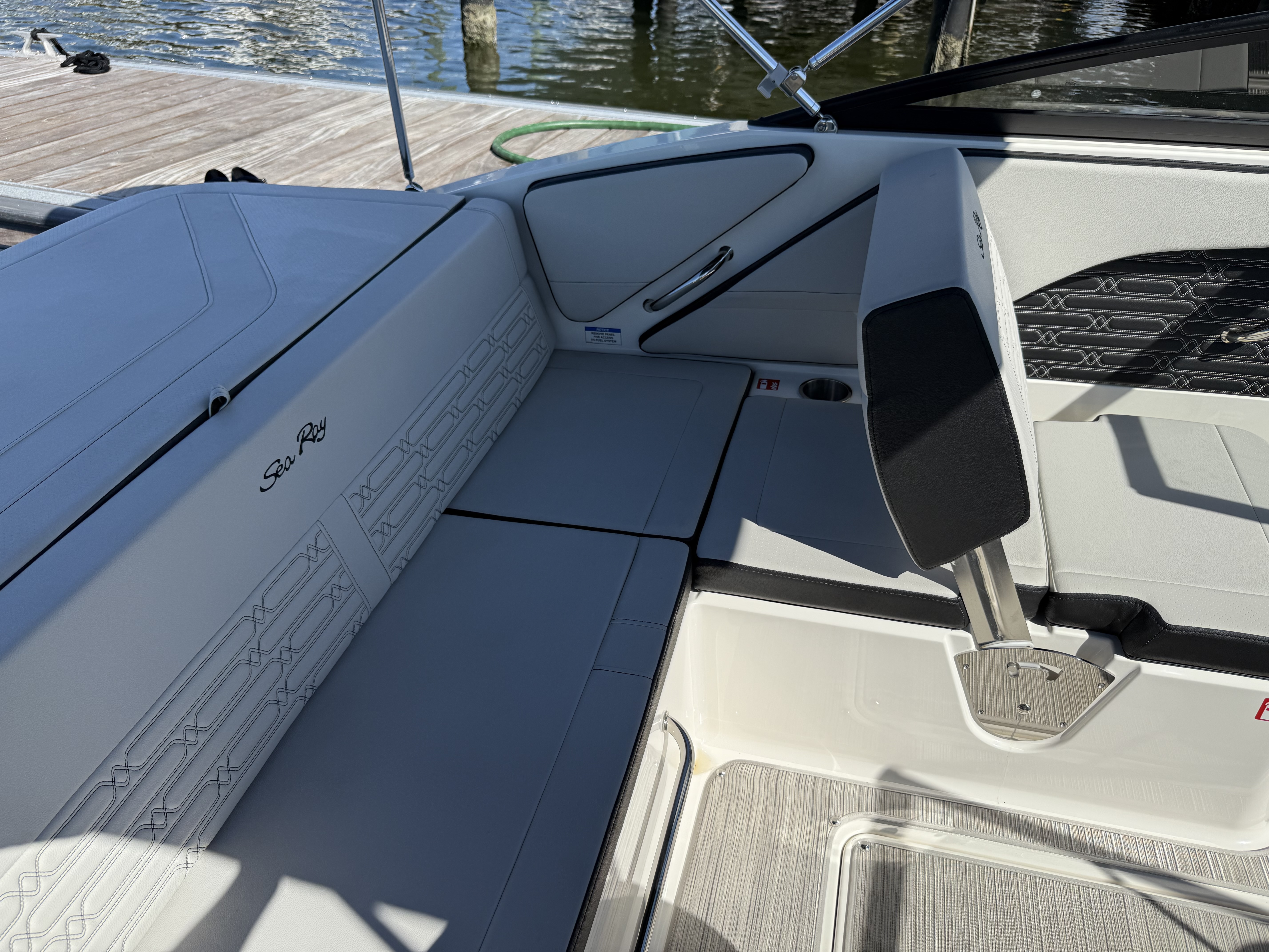 2025 Sea Ray SPX 190 Outboard Image Thumbnail #16