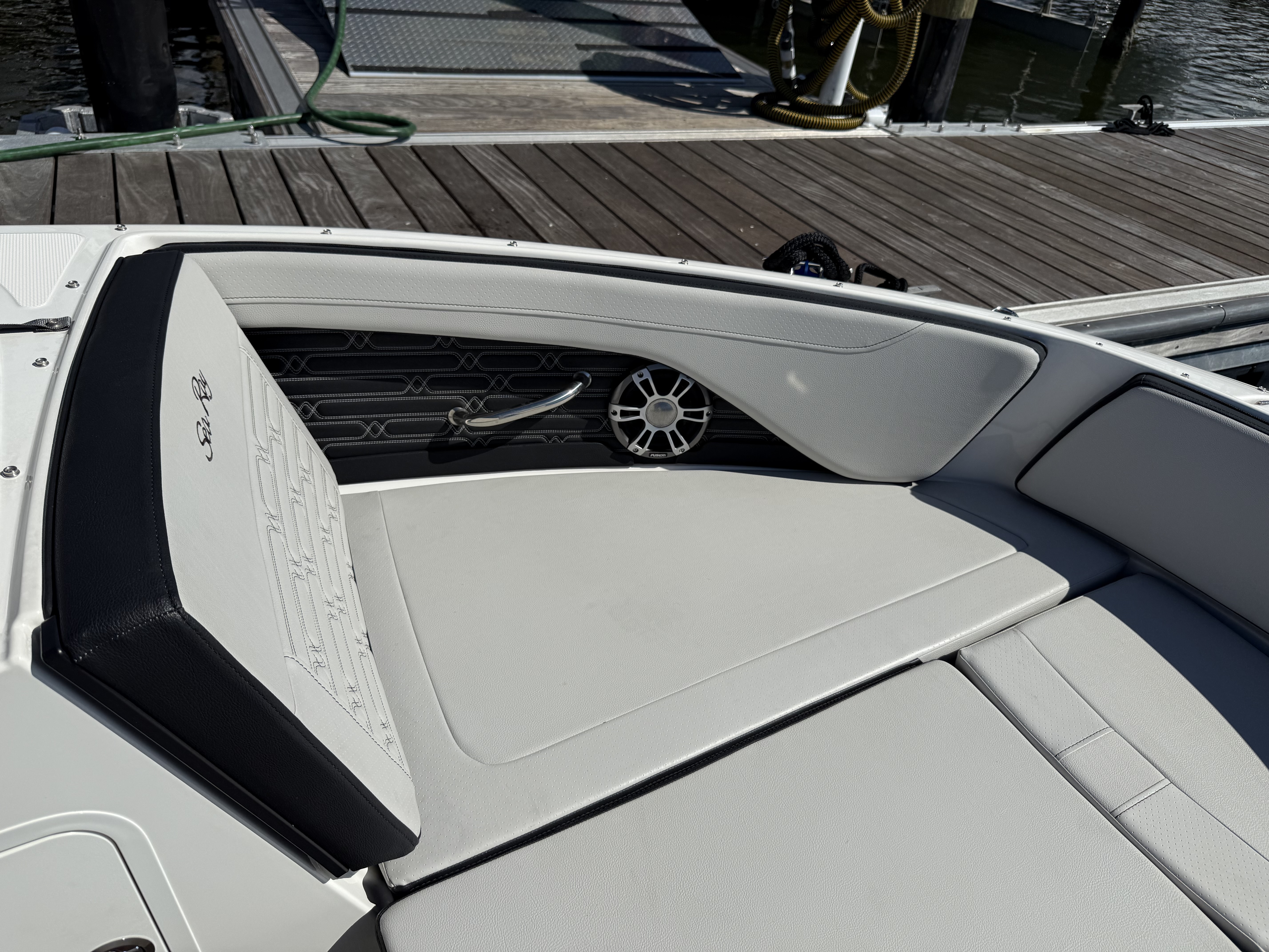 2025 Sea Ray SPX 190 Outboard Image Thumbnail #24