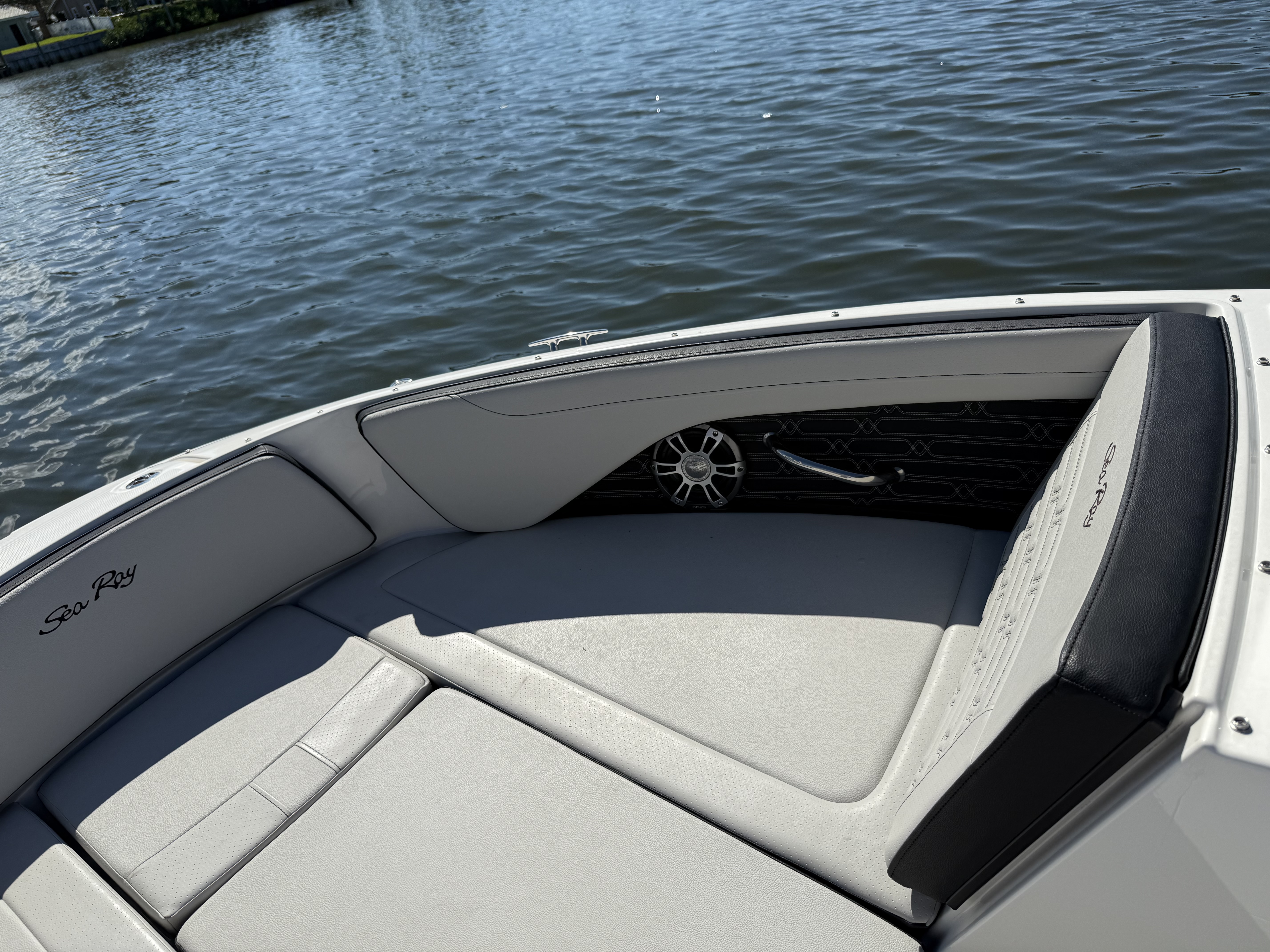 2025 Sea Ray SPX 190 Outboard Image Thumbnail #25