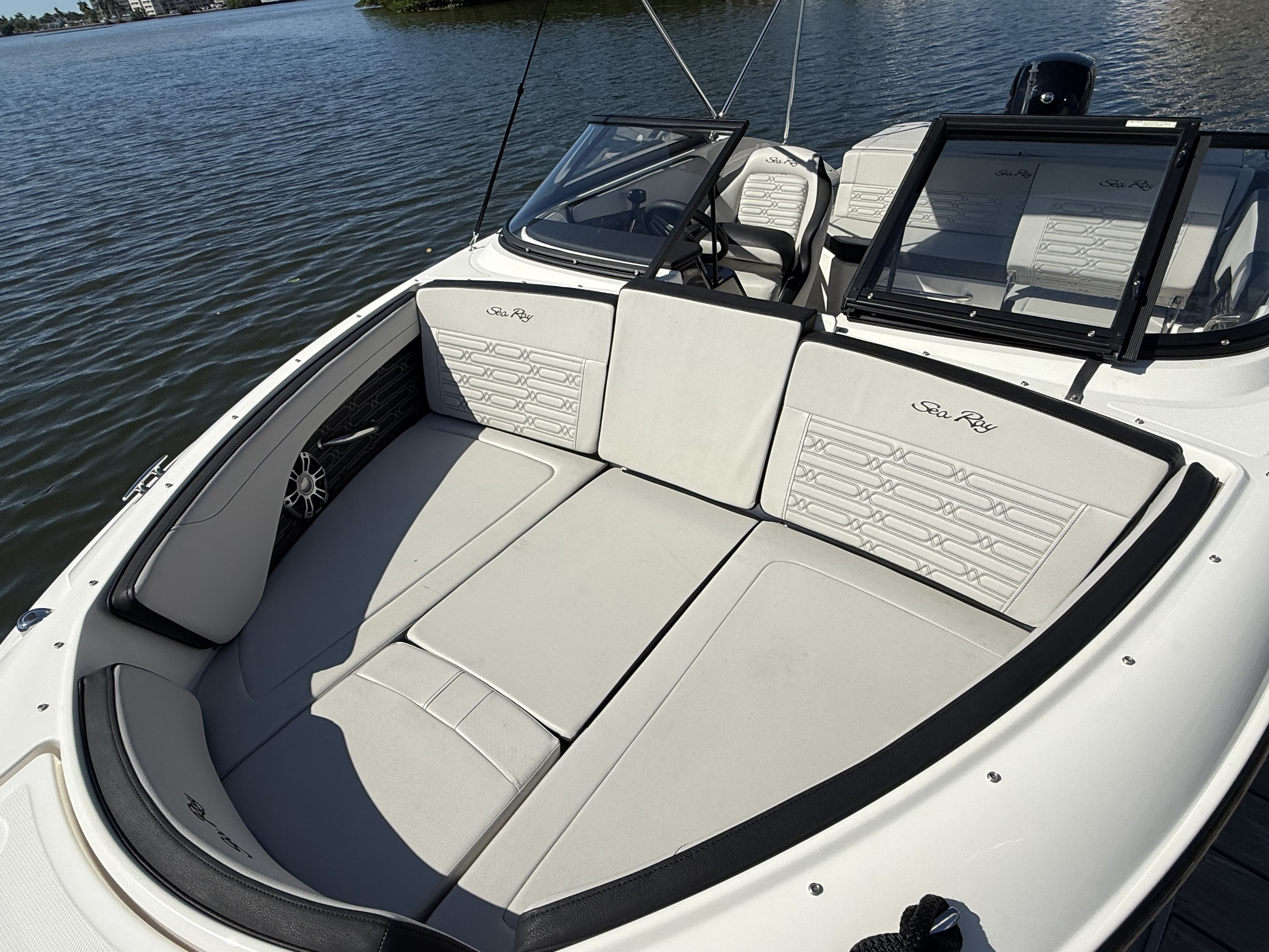 2025 Sea Ray SPX 190 Outboard Image Thumbnail #26