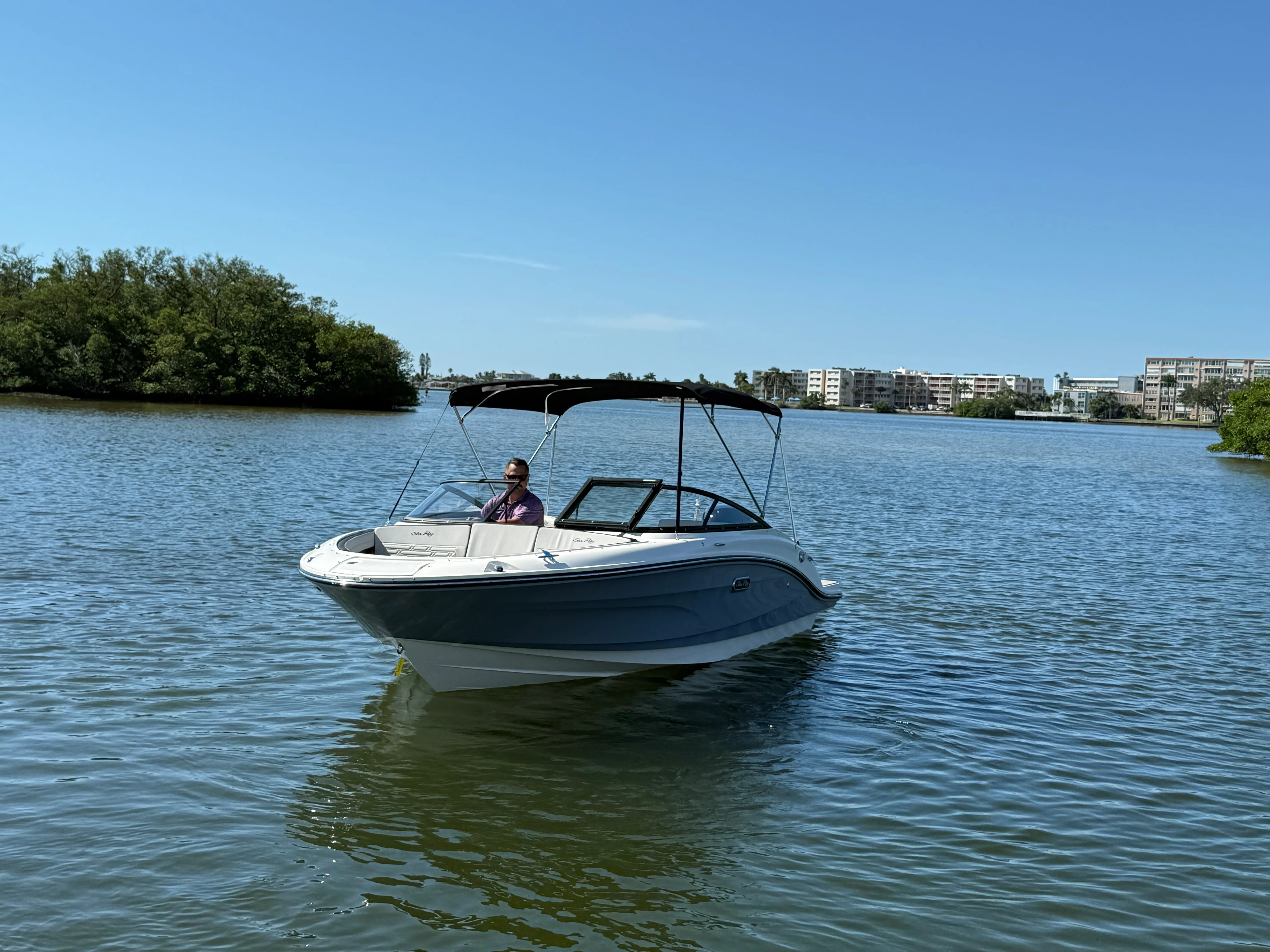 2025 Sea Ray SPX 190 Outboard Image Thumbnail #2