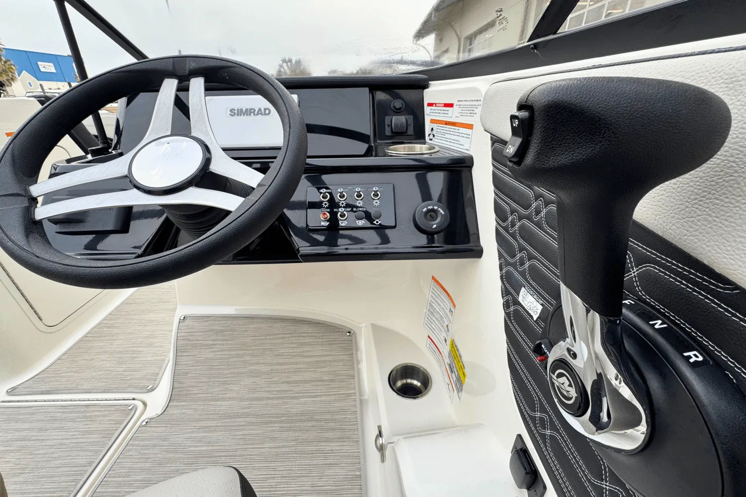 2025 Sea Ray SPX 190 Outboard Image Thumbnail #6