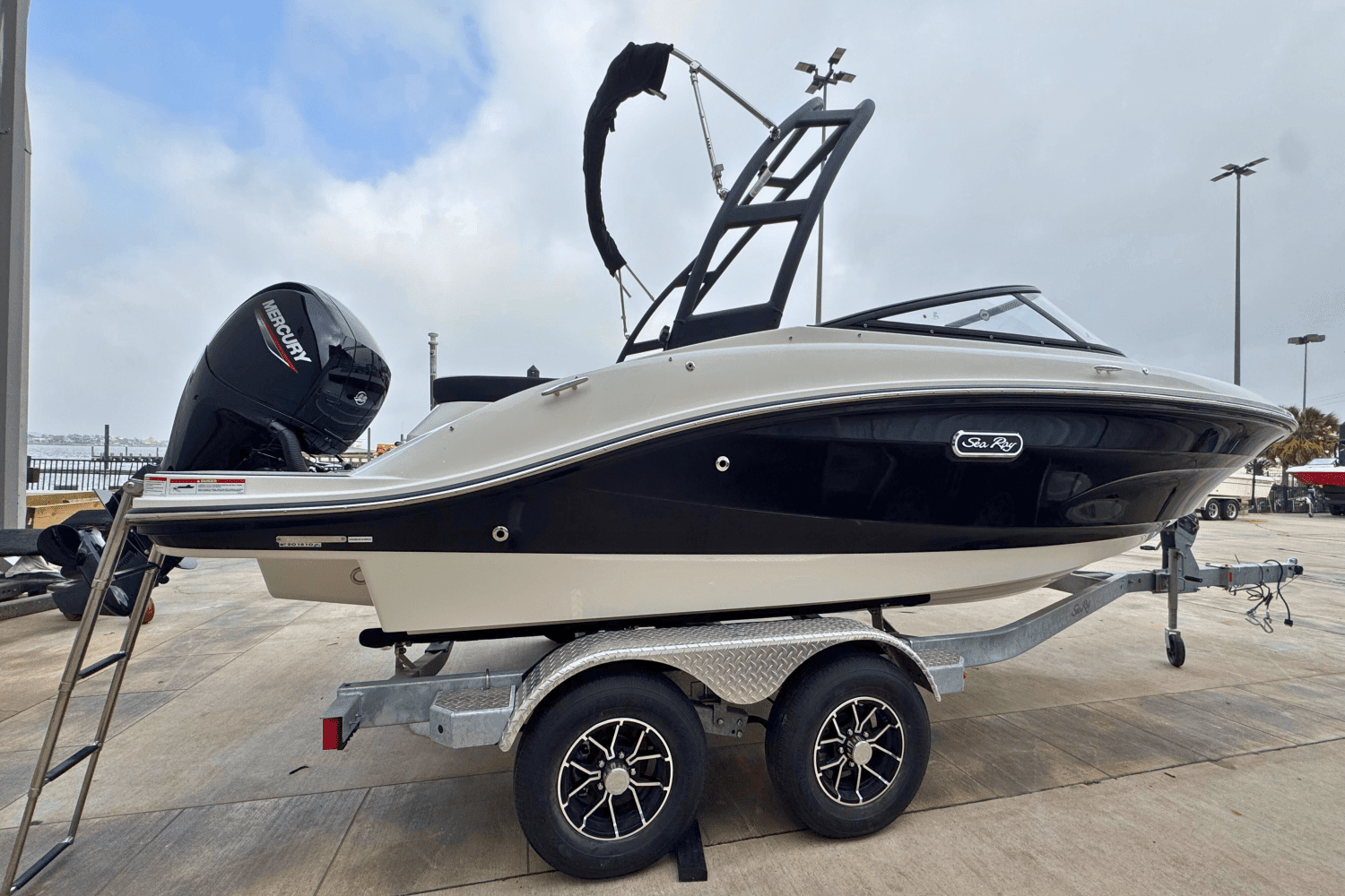 2025 Sea Ray SPX 190 Outboard Image Thumbnail #10