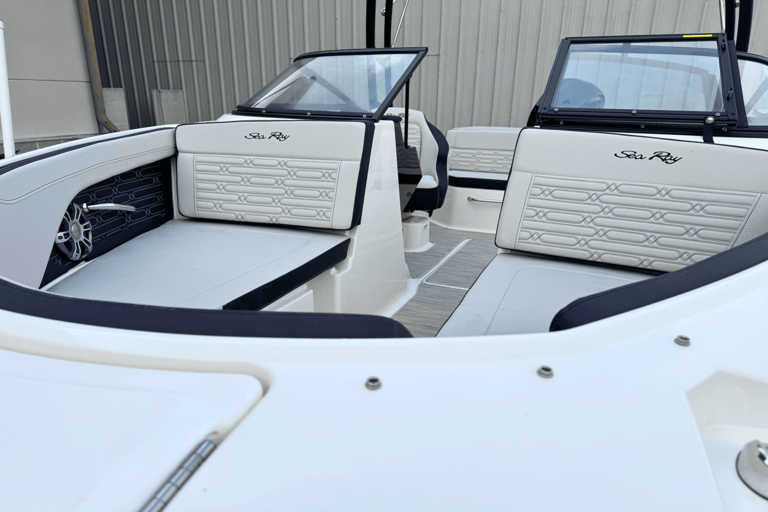 2025 Sea Ray SPX 190 Outboard Image Thumbnail #8