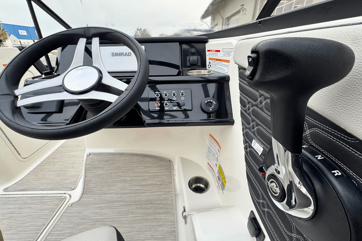 2025 Sea Ray SPX 190 Outboard Image Thumbnail #7