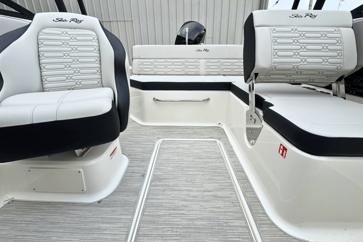 2025 Sea Ray SPX 190 Outboard Image Thumbnail #4