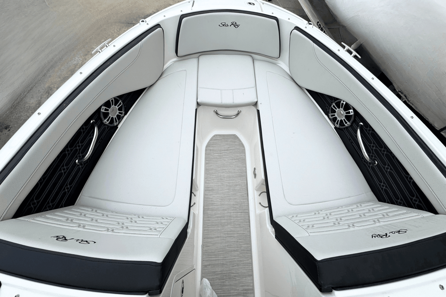 2025 Sea Ray SPX 190 Outboard Image Thumbnail #9