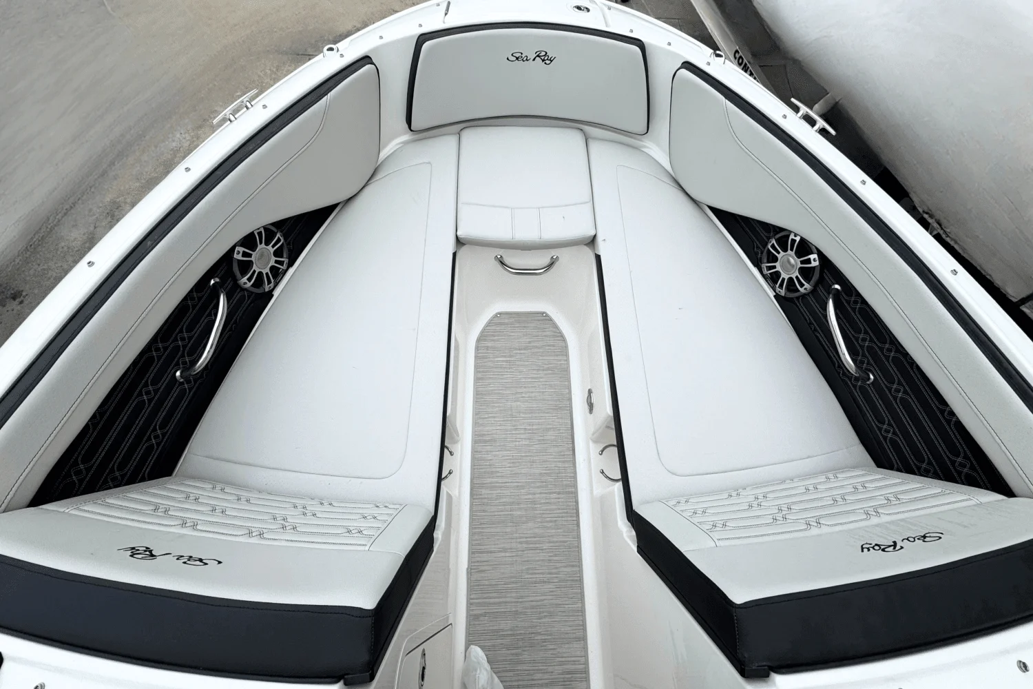 2025 Sea Ray SPX 190 Outboard Image Thumbnail #10