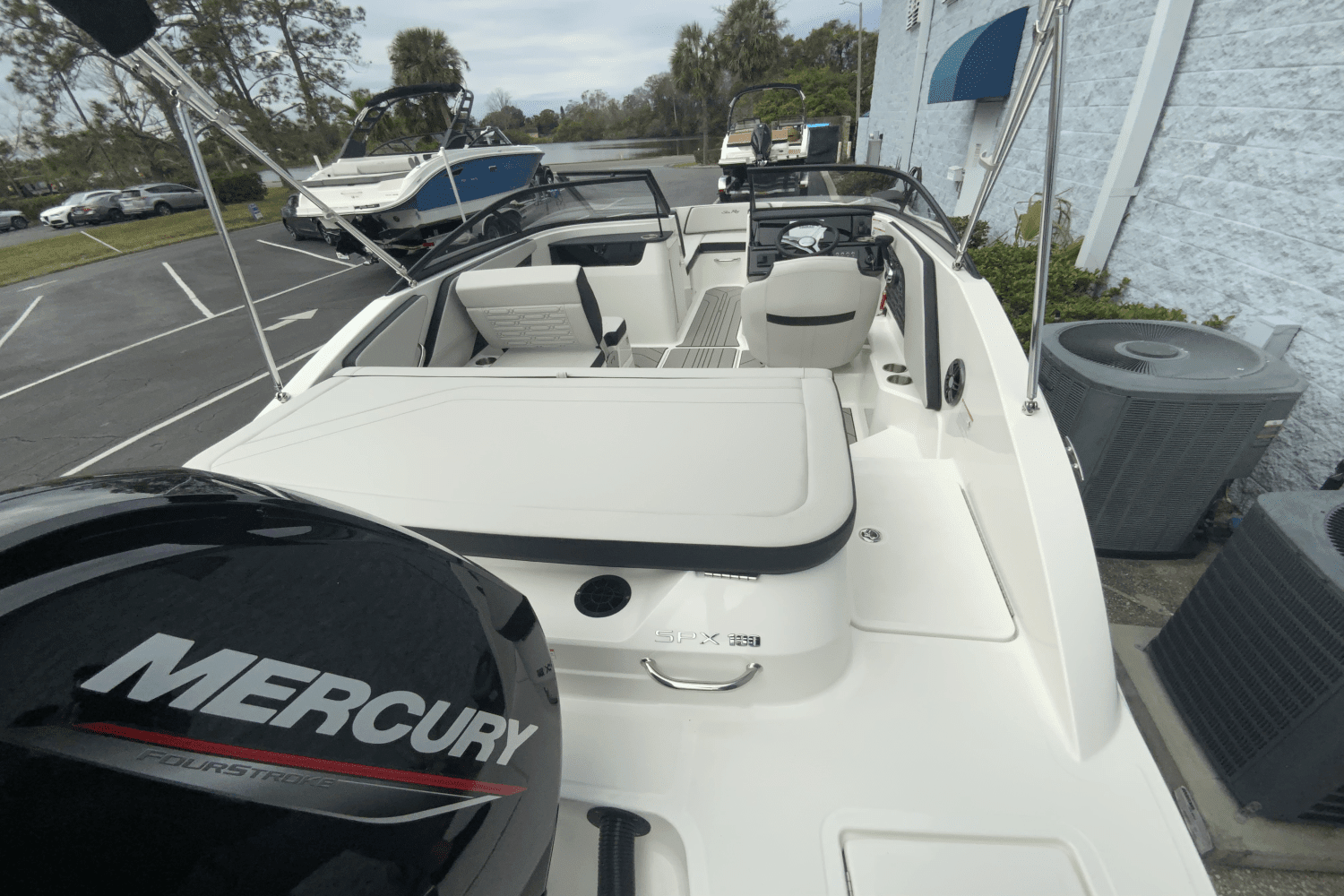 2025 Sea Ray SPX 190 Outboard Image Thumbnail #5