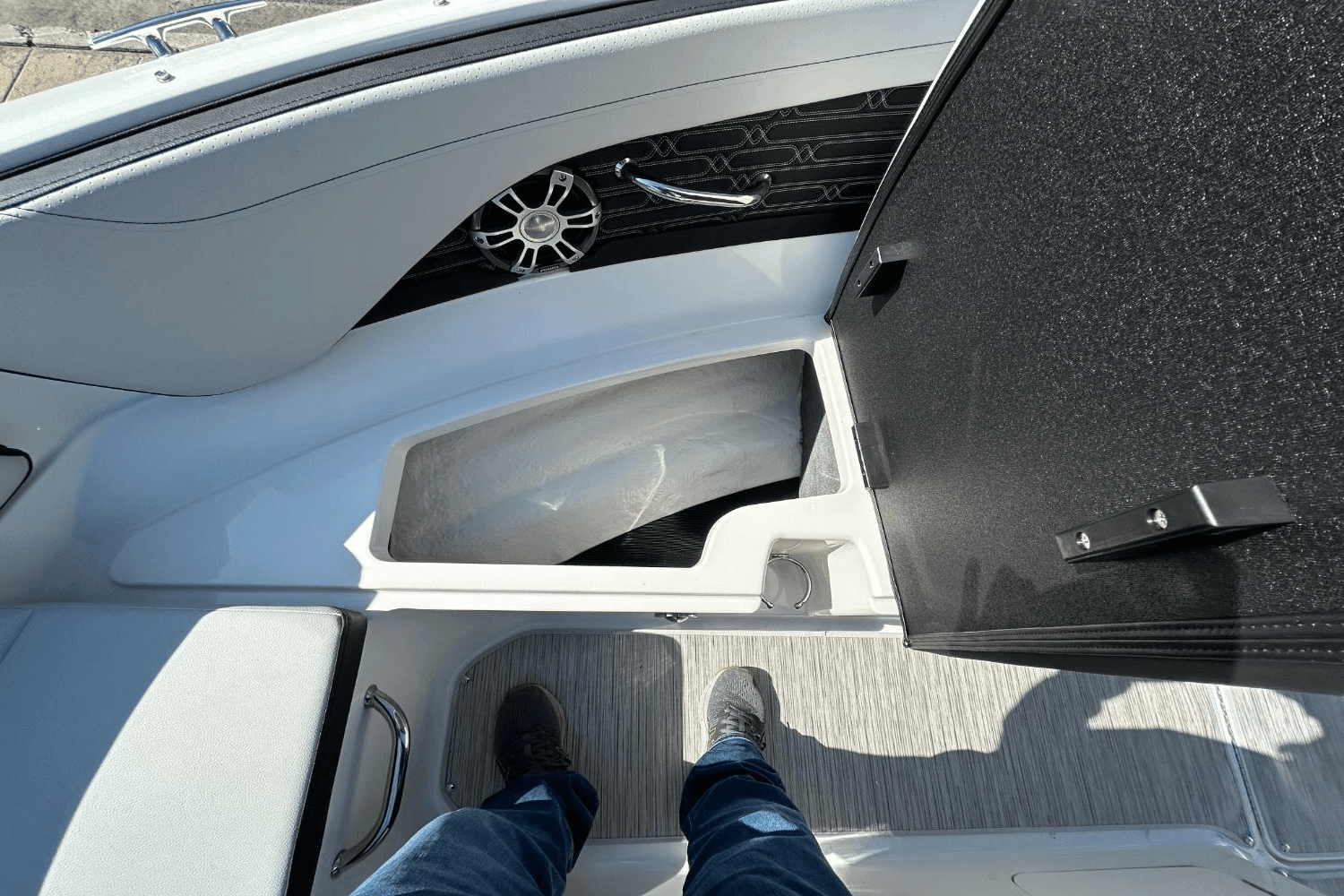 2025 Sea Ray SPX 190 Outboard Image Thumbnail #23