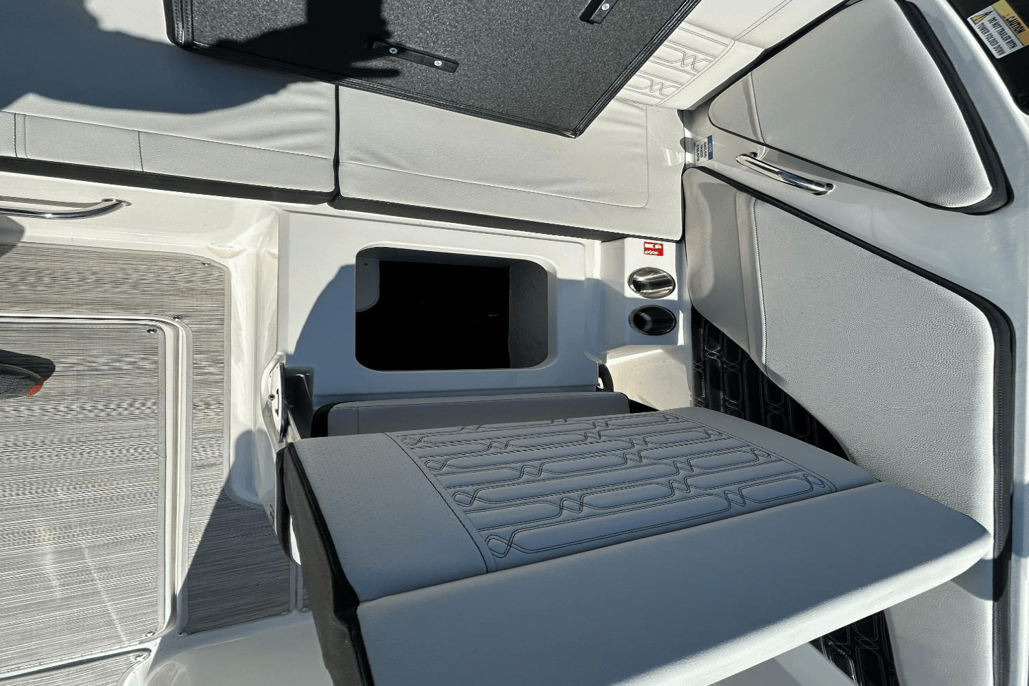 2025 Sea Ray SPX 190 Outboard Image Thumbnail #9