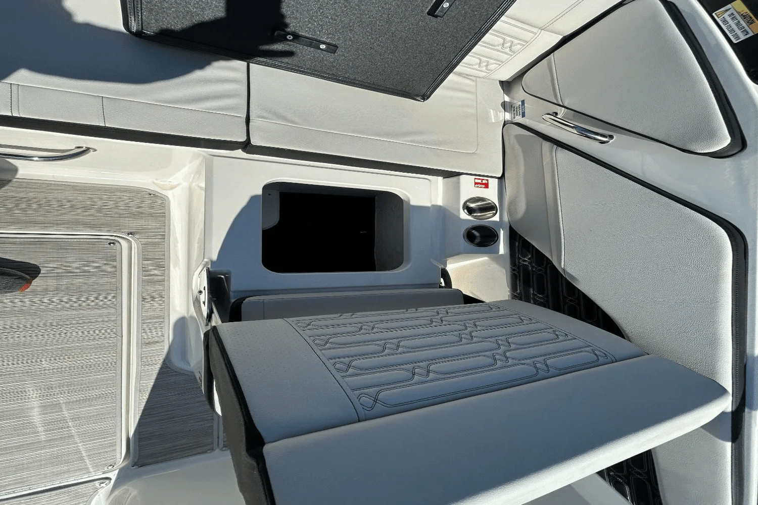 2025 Sea Ray SPX 190 Outboard Image Thumbnail #9