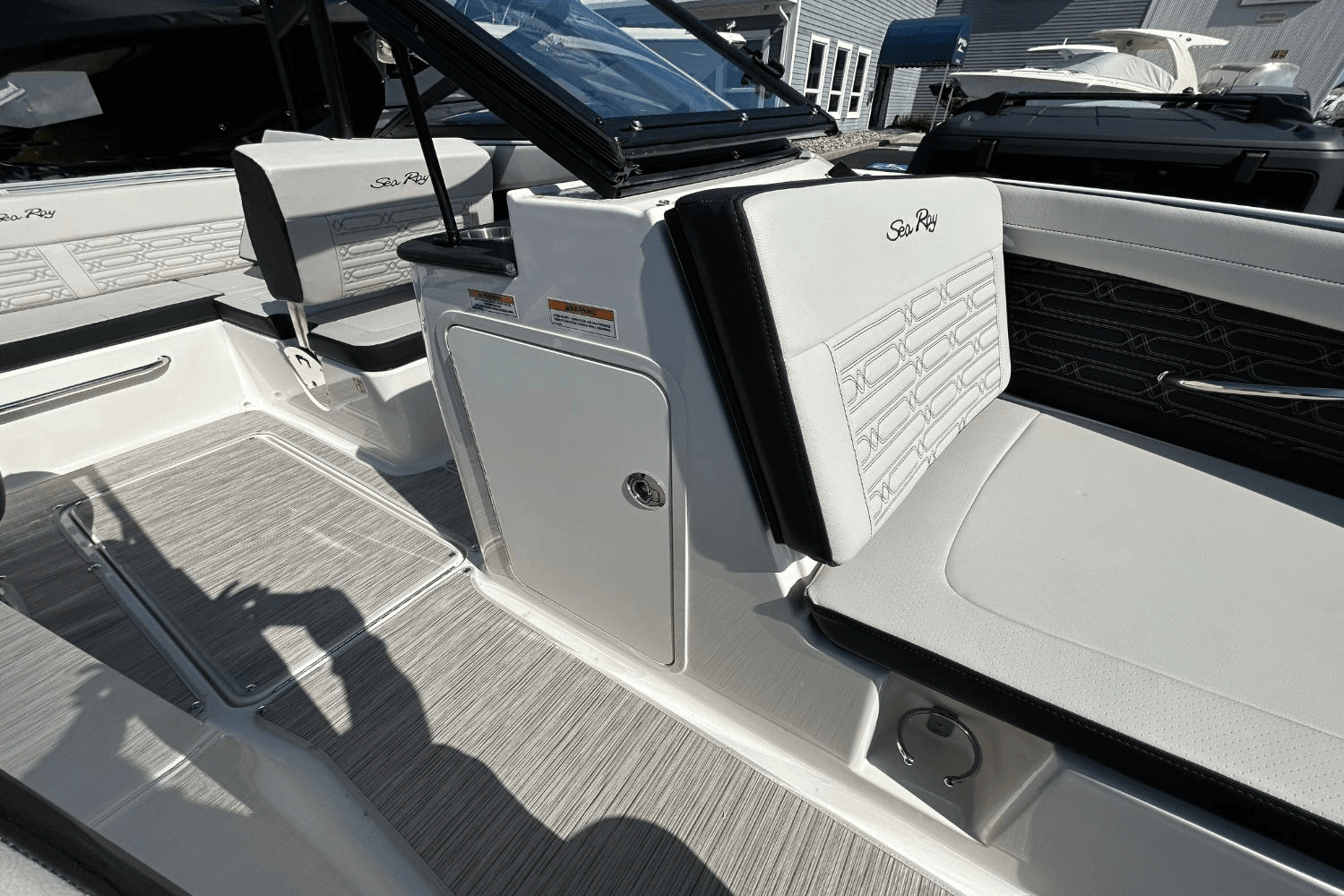 2025 Sea Ray SPX 190 Outboard Image Thumbnail #17