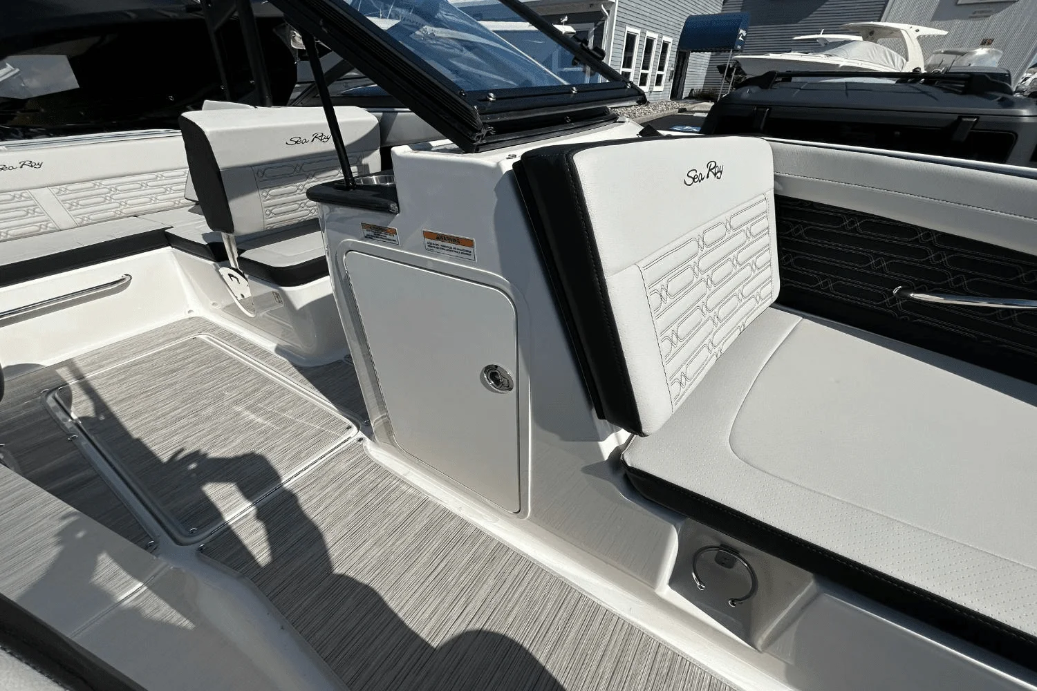 2025 Sea Ray SPX 190 Outboard Image Thumbnail #17