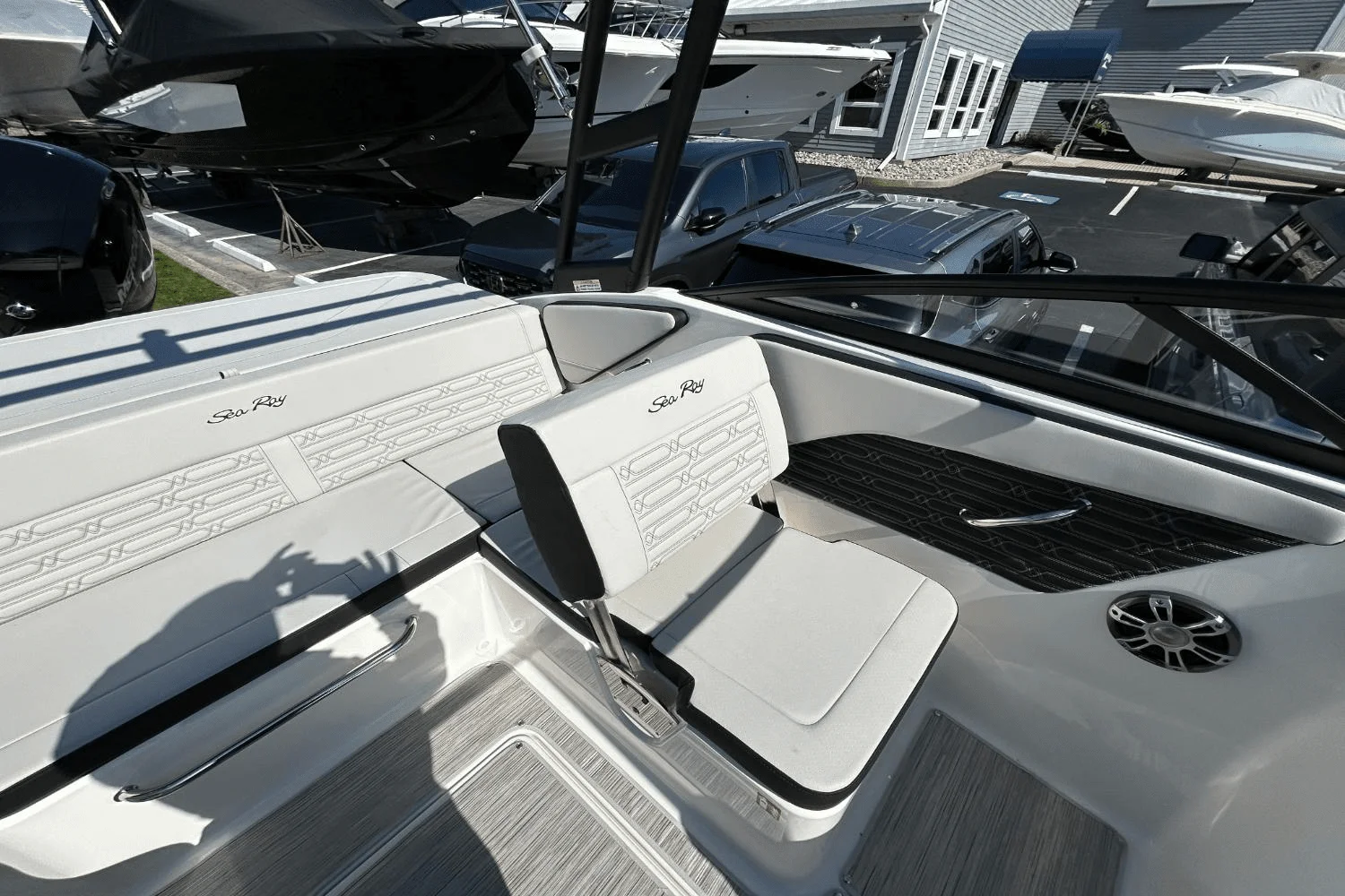 2025 Sea Ray SPX 190 Outboard Image Thumbnail #7