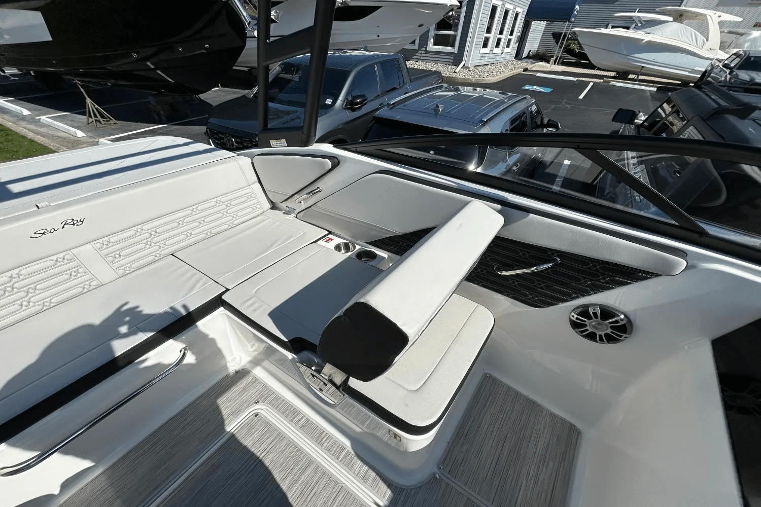 2025 Sea Ray SPX 190 Outboard Image Thumbnail #8