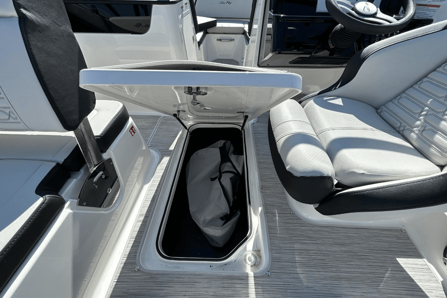 2025 Sea Ray SPX 190 Outboard Image Thumbnail #20