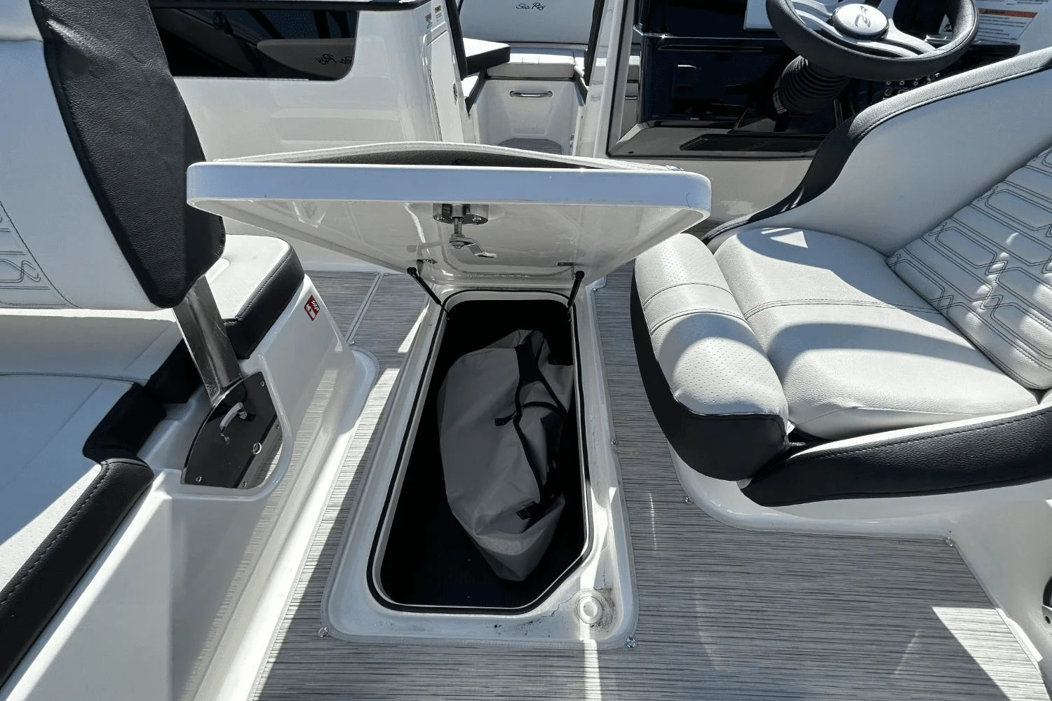 2025 Sea Ray SPX 190 Outboard Image Thumbnail #20