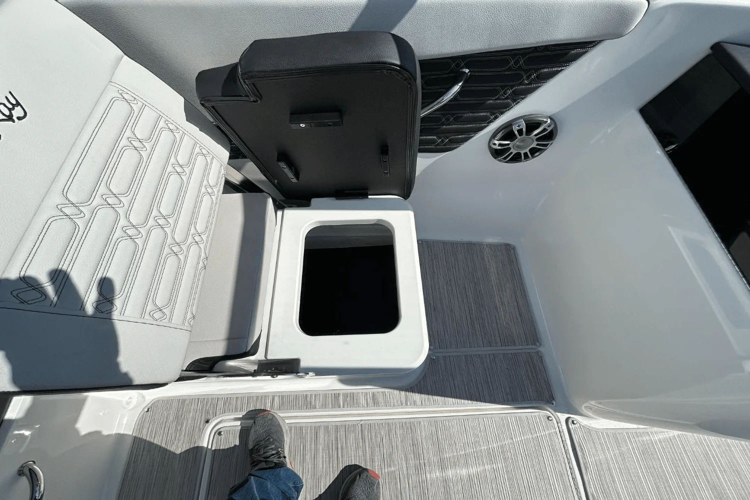 2025 Sea Ray SPX 190 Outboard Image Thumbnail #10