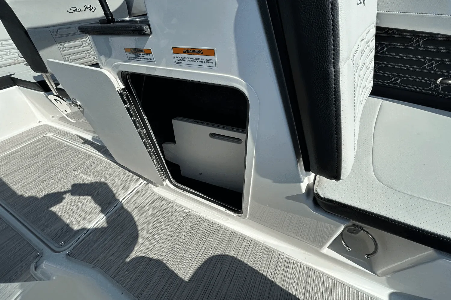 2025 Sea Ray SPX 190 Outboard Image Thumbnail #18