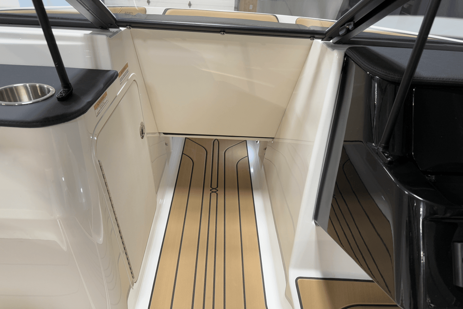 2025 Sea Ray SPX 190 Outboard Image Thumbnail #83