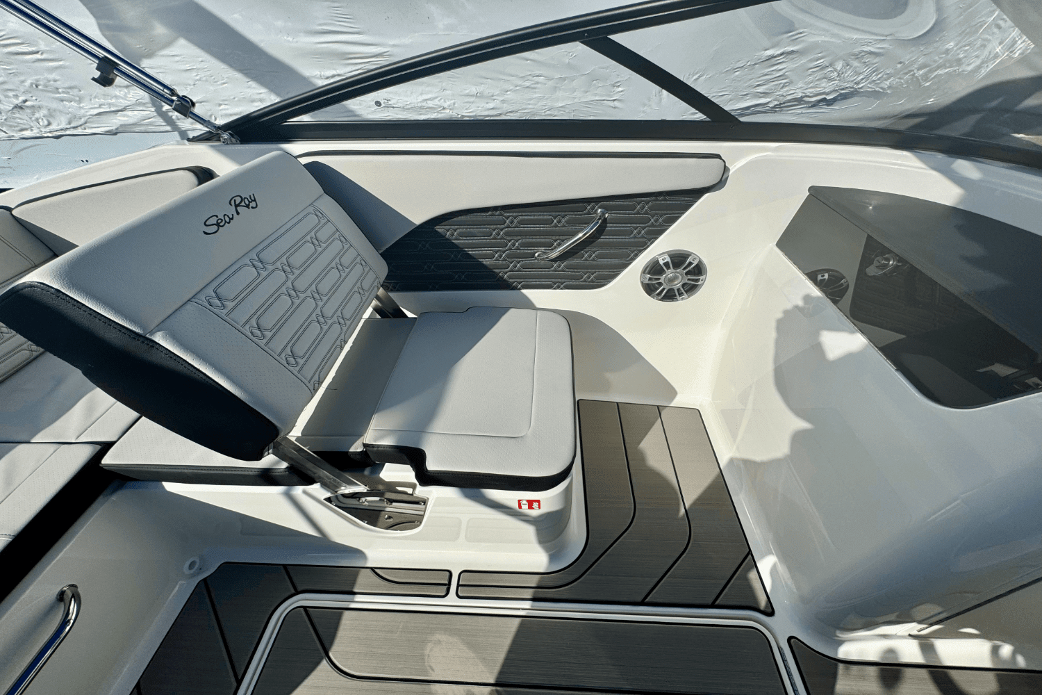 2025 Sea Ray SPX 190 Outboard Image Thumbnail #15