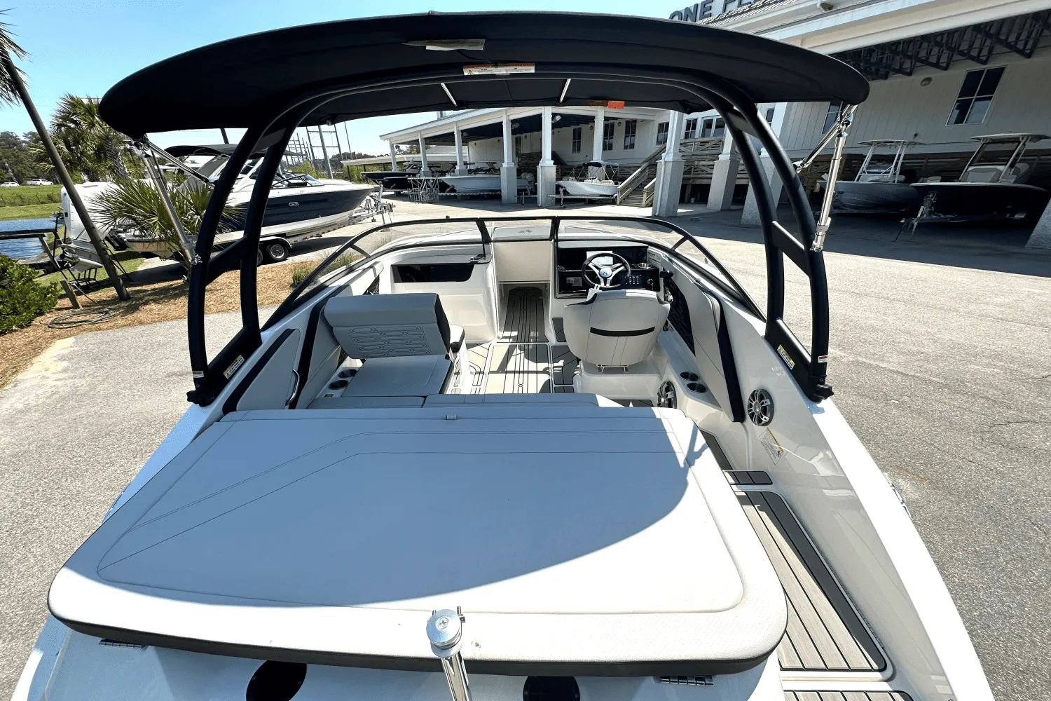 2025 Sea Ray SPX 190 Outboard Image Thumbnail #4