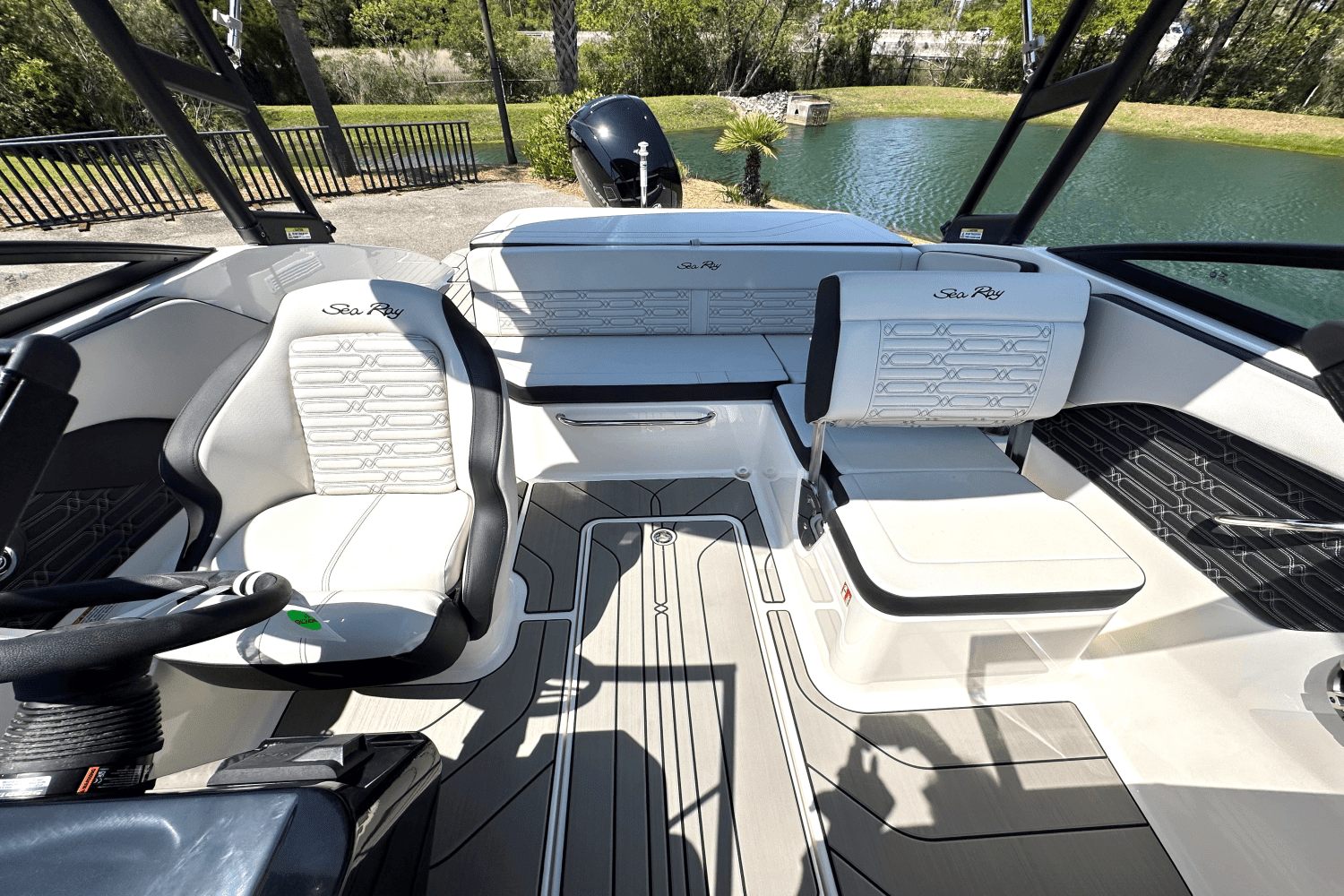 2025 Sea Ray SPX 190 Outboard Image Thumbnail #12