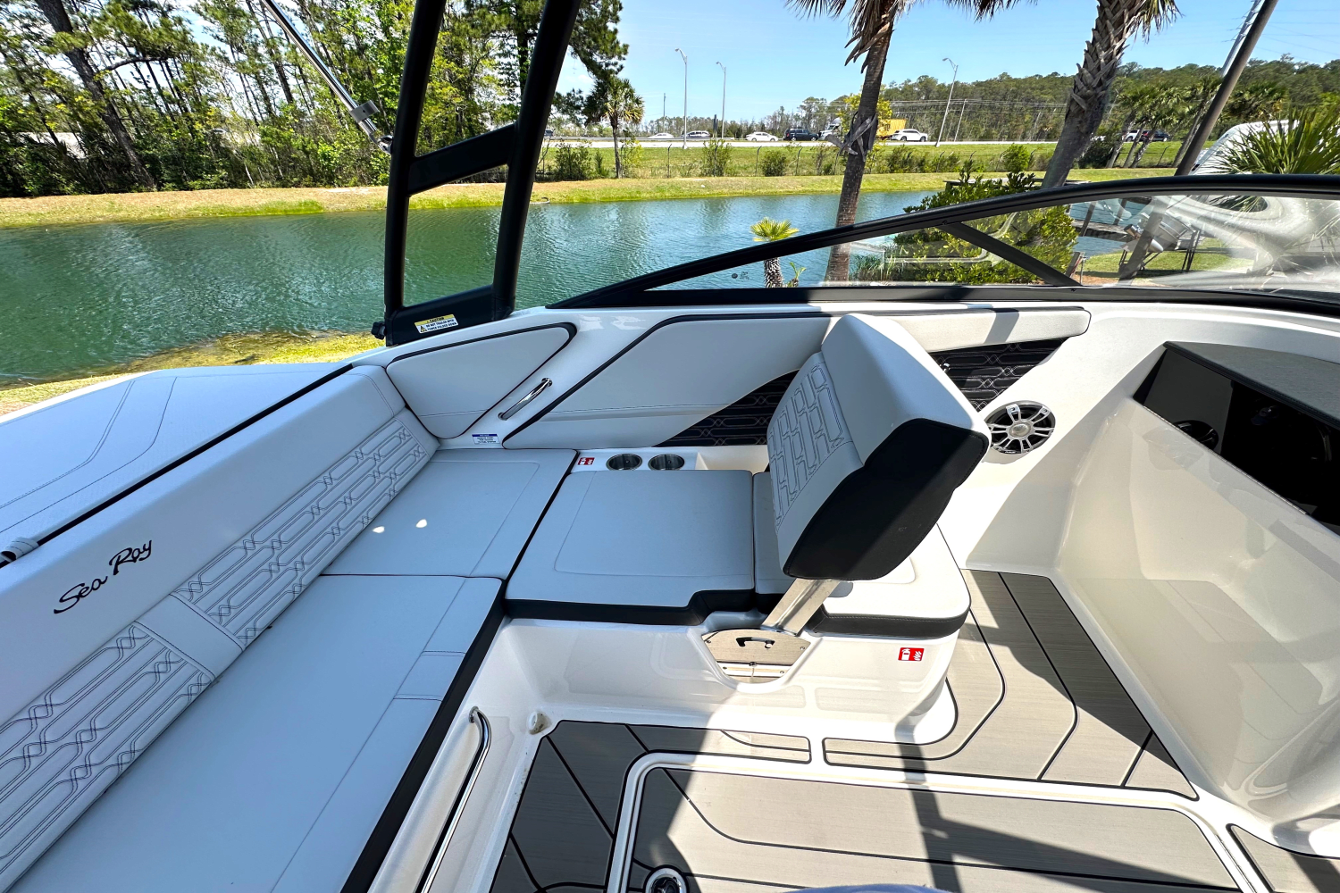 2025 Sea Ray SPX 190 Outboard Image Thumbnail #8