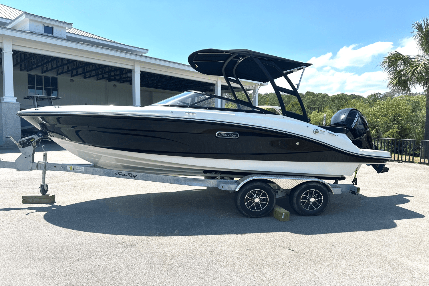 2025 Sea Ray SPX 190 Outboard Image Thumbnail #1