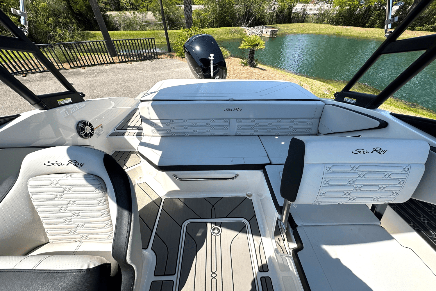 2025 Sea Ray SPX 190 Outboard Image Thumbnail #7