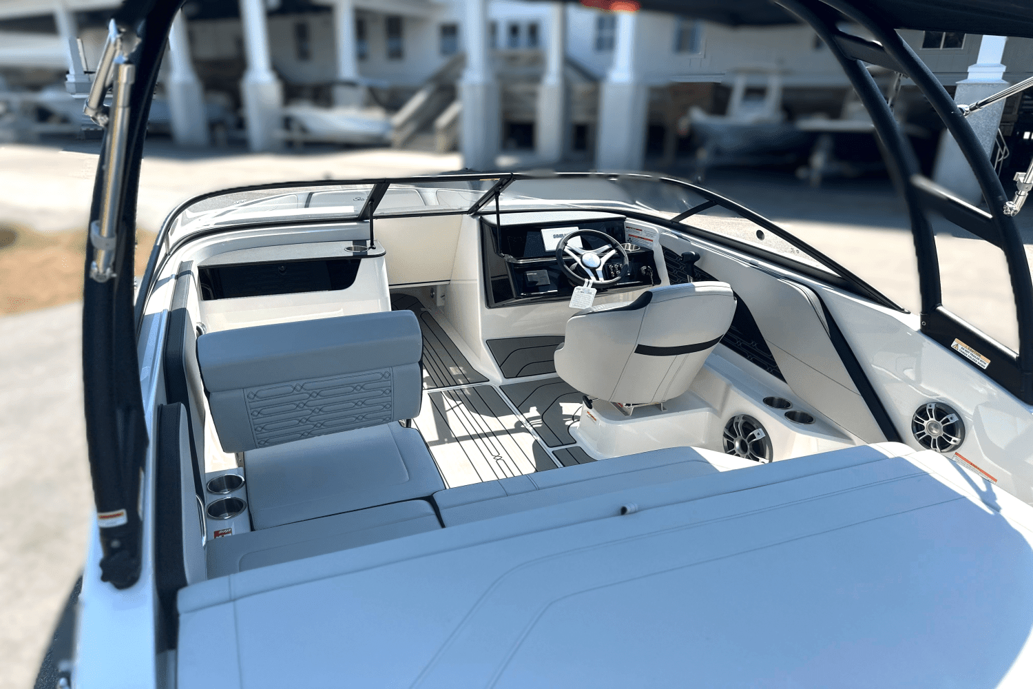 2025 Sea Ray SPX 190 Outboard Image Thumbnail #6