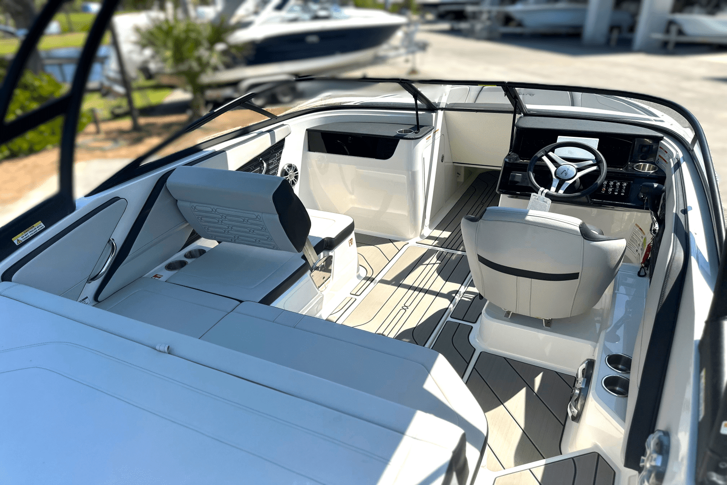 2025 Sea Ray SPX 190 Outboard Image Thumbnail #5