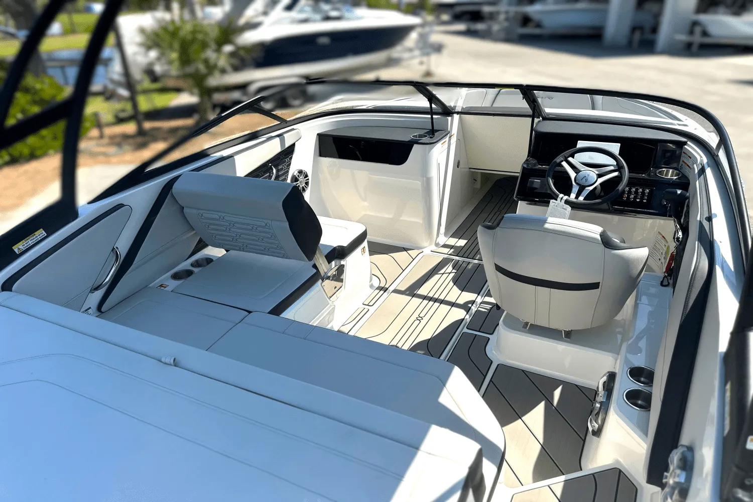 2025 Sea Ray SPX 190 Outboard Image Thumbnail #5
