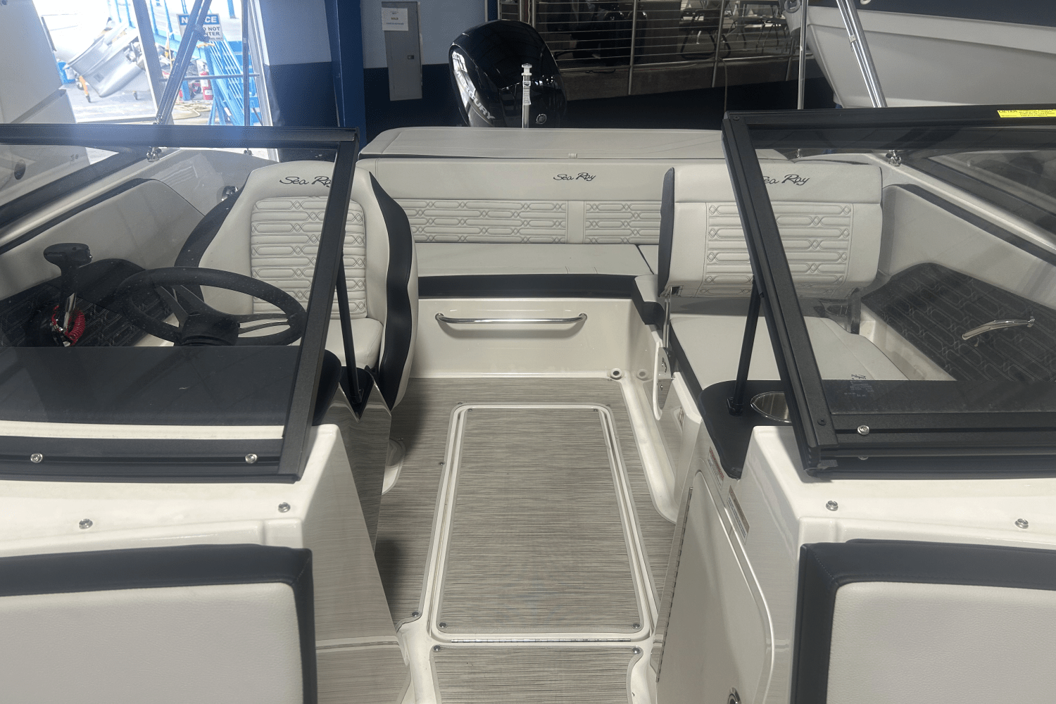 2025 Sea Ray SPX 190 Outboard Image Thumbnail #9