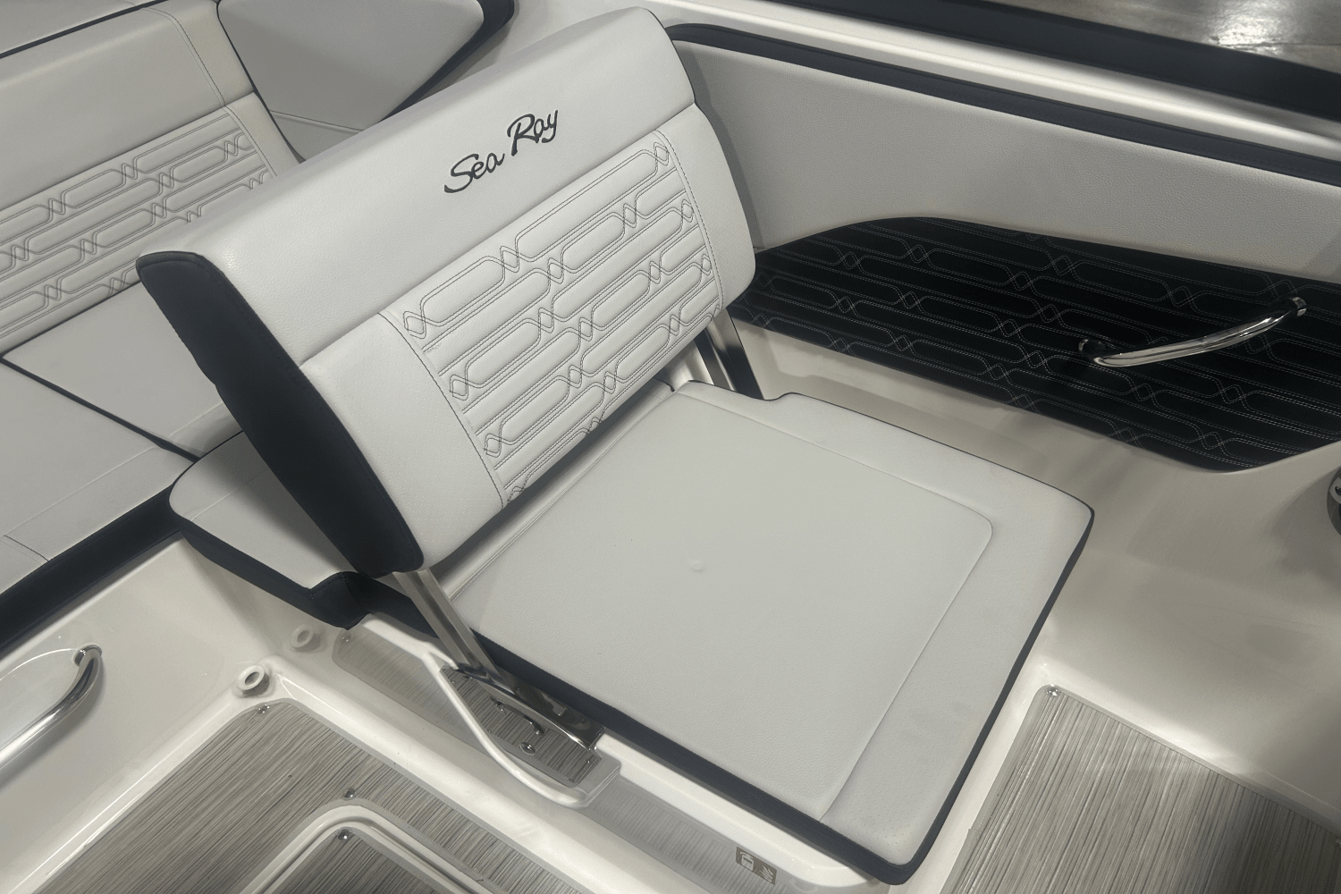 2025 Sea Ray SPX 190 Outboard Image Thumbnail #14