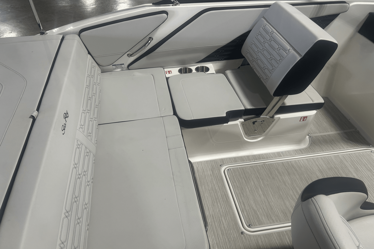 2025 Sea Ray SPX 190 Outboard Image Thumbnail #10