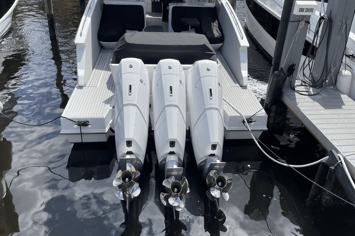 2024 Cruisers Yachts 50 GLS Outboard Image Thumbnail #5