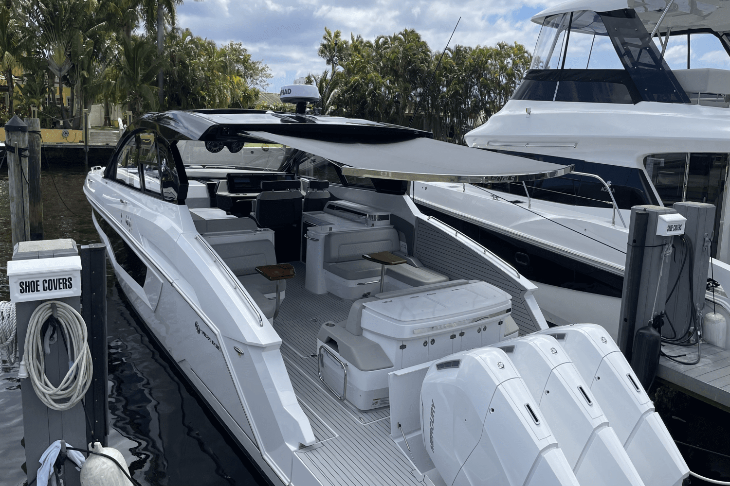 2024 Cruisers Yachts 50 GLS Outboard Image Thumbnail #2