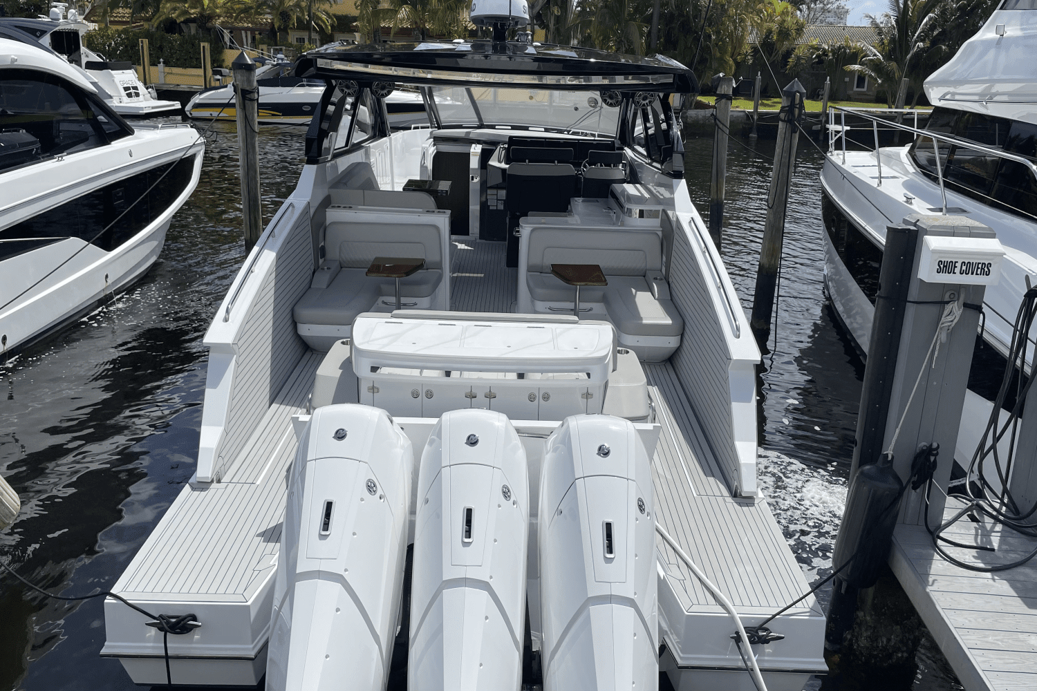 2024 Cruisers Yachts 50 GLS Outboard Image Thumbnail #4