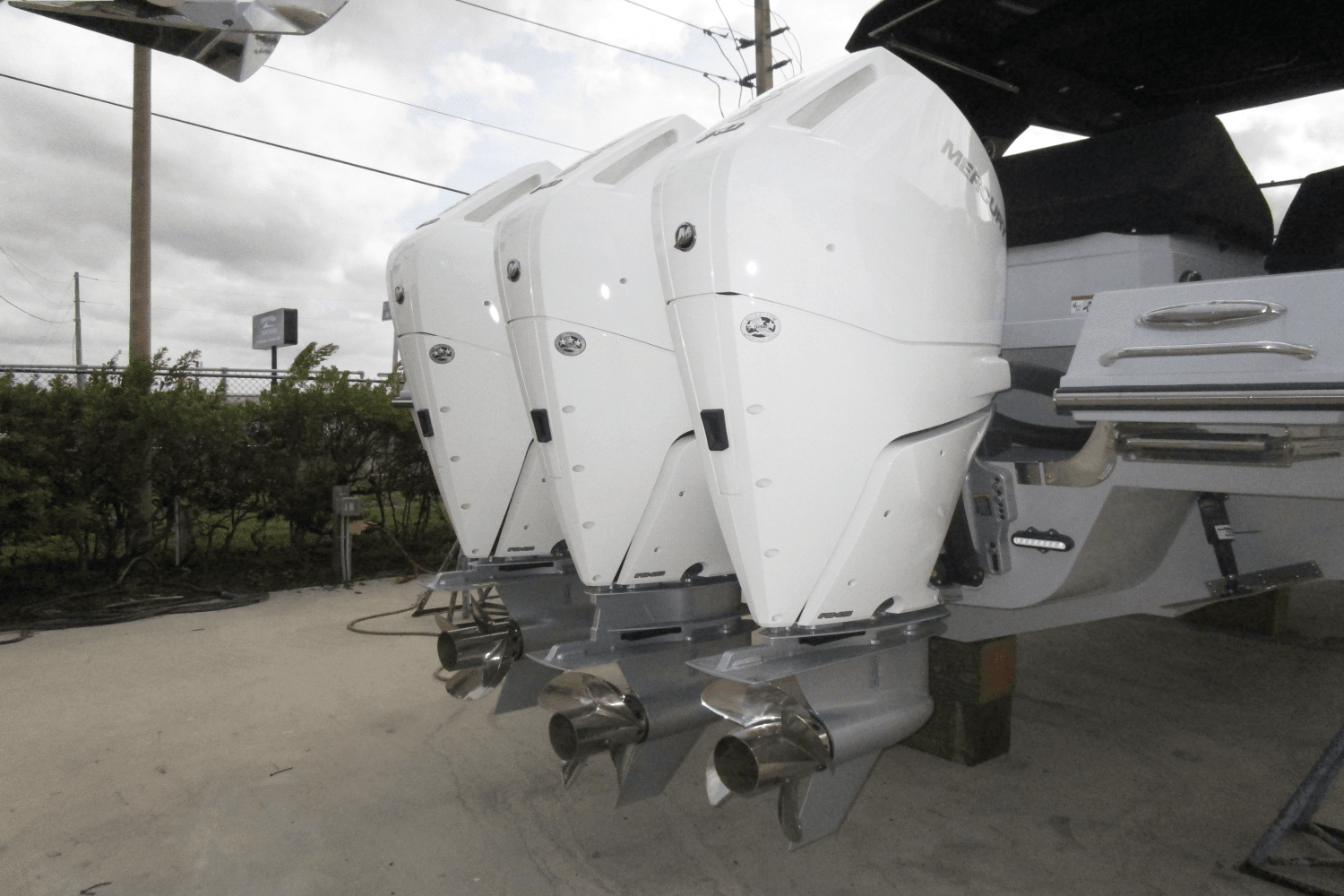 2024 Cruisers Yachts 38 GLS South Beach Outboard Image Thumbnail #29