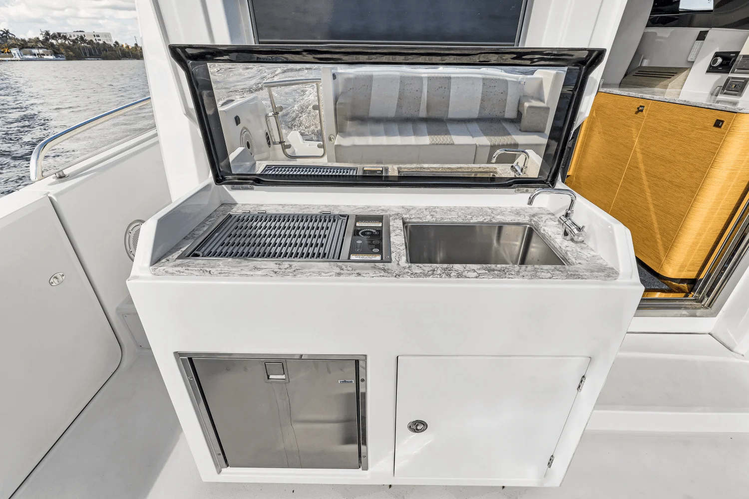 2021 Ocean Alexander 45 DIVERGENCE COUPE Image Thumbnail #10