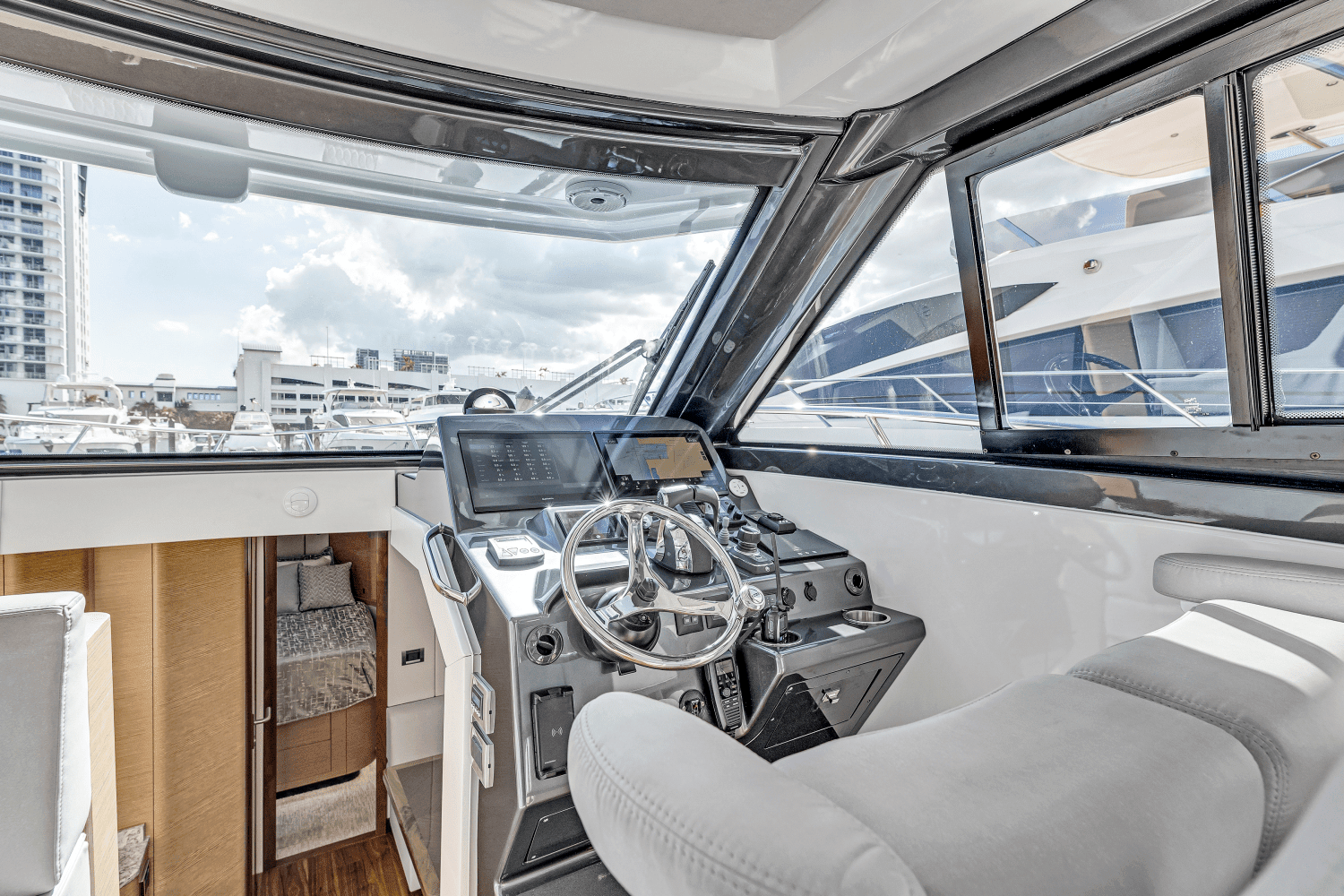 2021 Ocean Alexander 45 DIVERGENCE COUPE Image Thumbnail #28