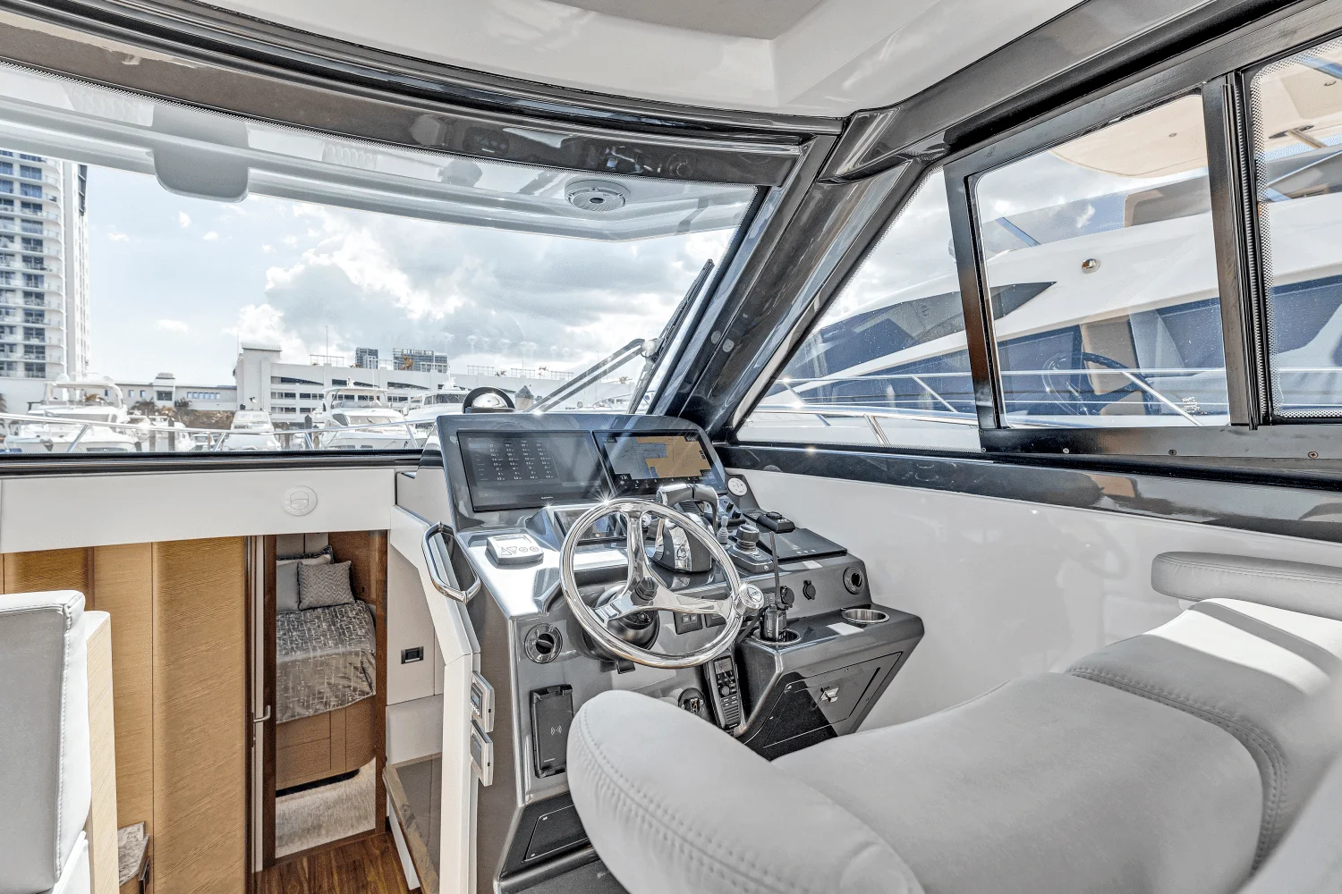 2021 Ocean Alexander 45 DIVERGENCE COUPE Image Thumbnail #28