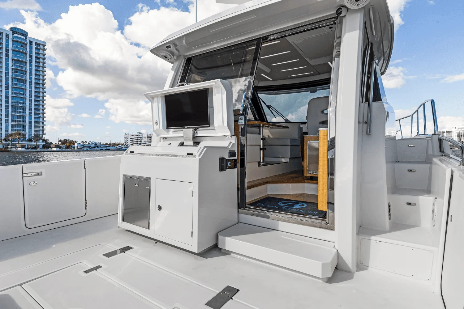 2021 Ocean Alexander 45 DIVERGENCE COUPE Image Thumbnail #16