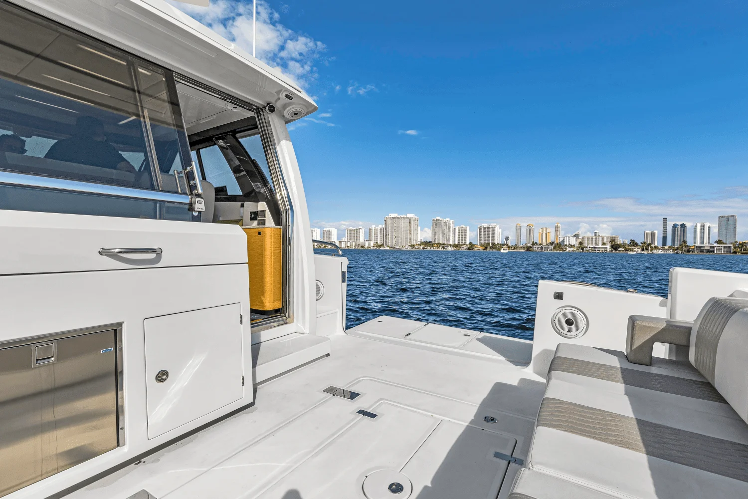 2021 Ocean Alexander 45 DIVERGENCE COUPE Image Thumbnail #17