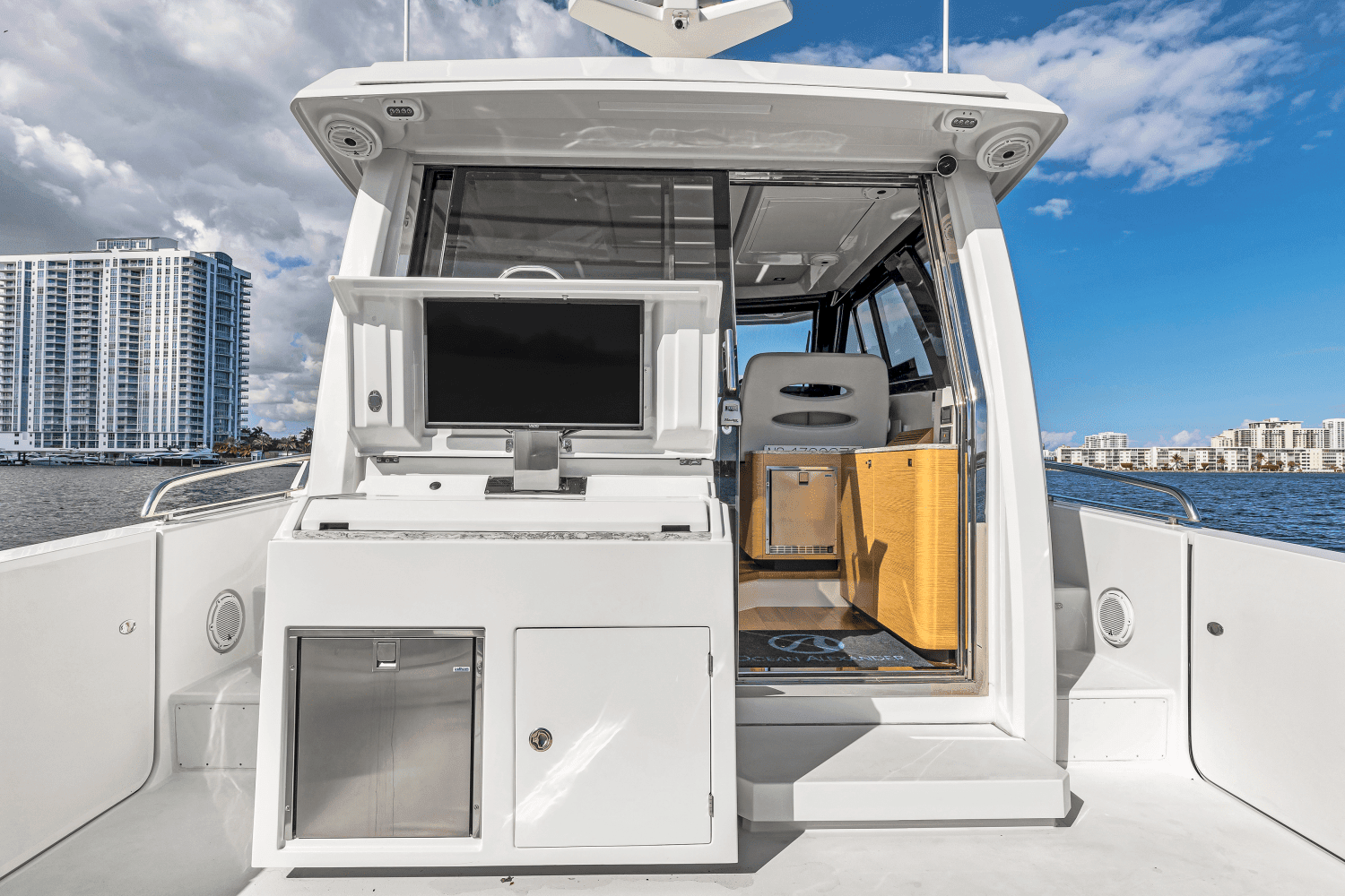 2021 Ocean Alexander 45 DIVERGENCE COUPE Image Thumbnail #11