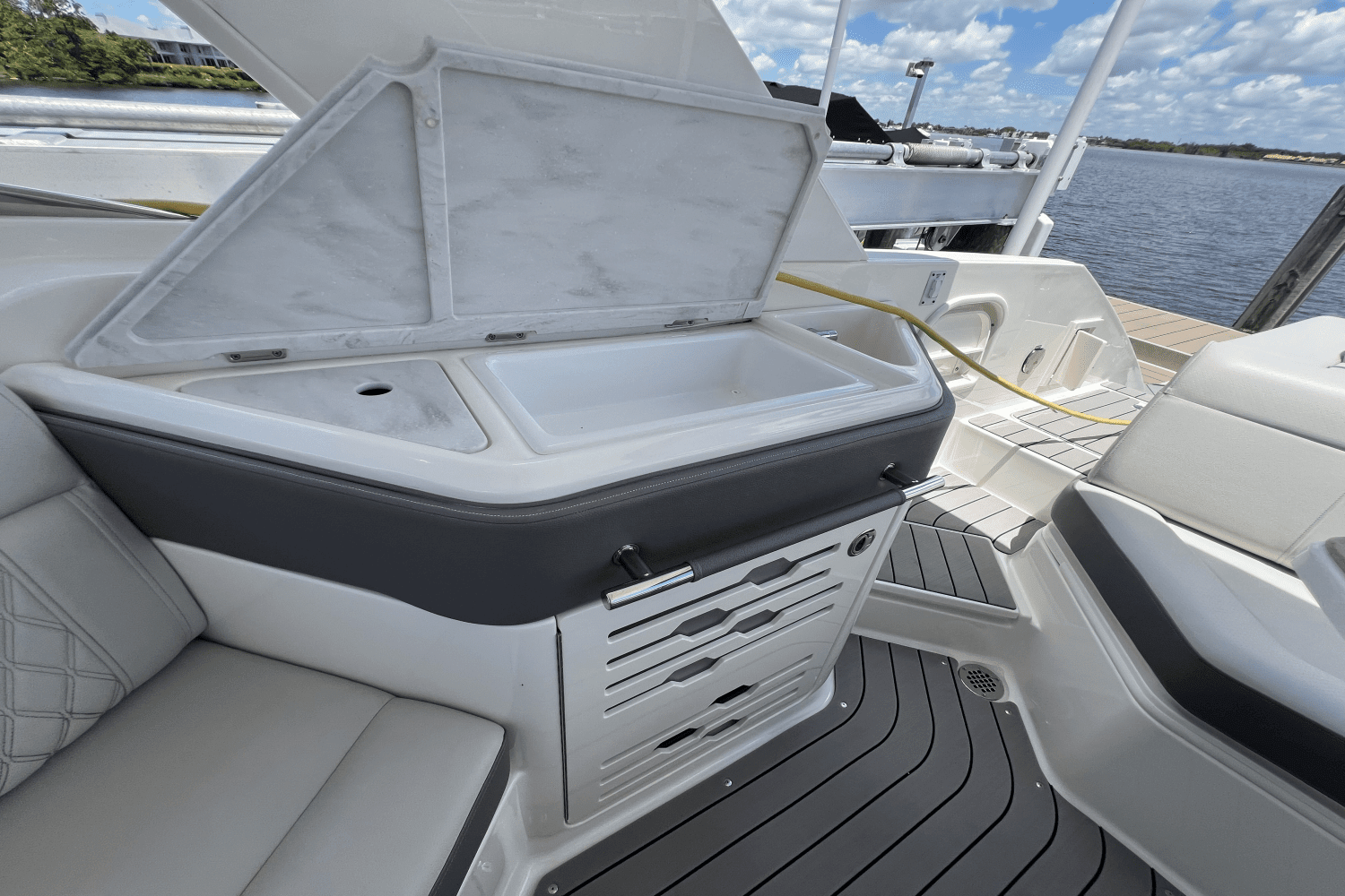 2022 Sea Ray 310 SLX OB Image Thumbnail #35